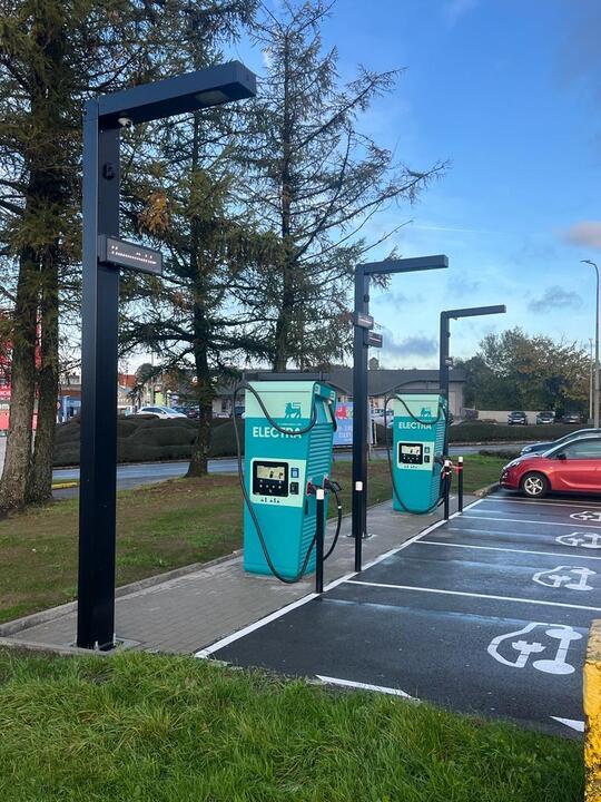 Foto 3 di Electra Charging Station
