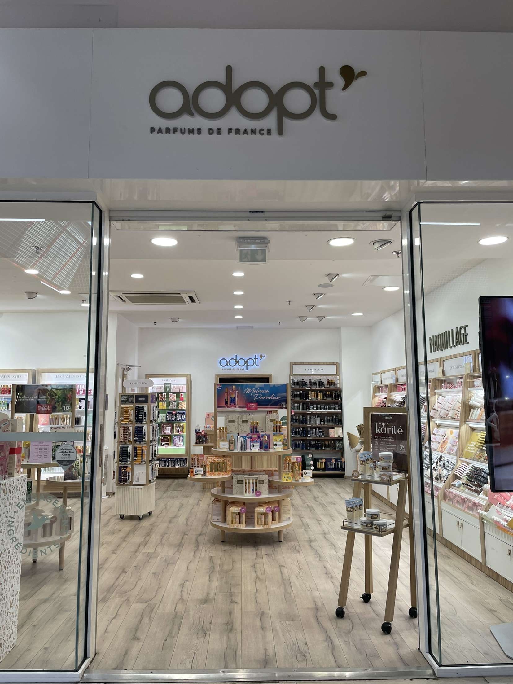Foto 1 di Adopt  Parfums