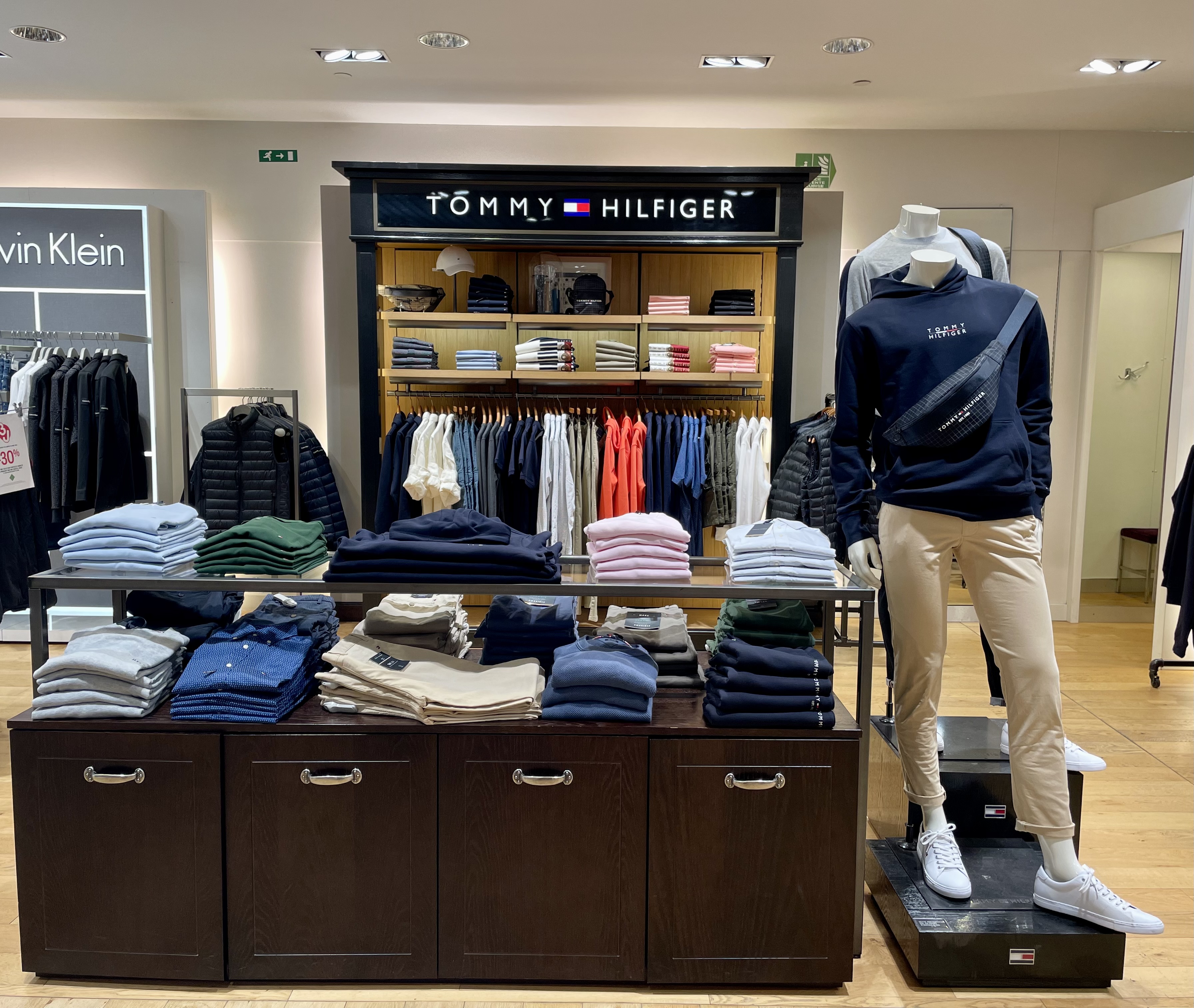 Foto 2 di Tommy Hilfiger