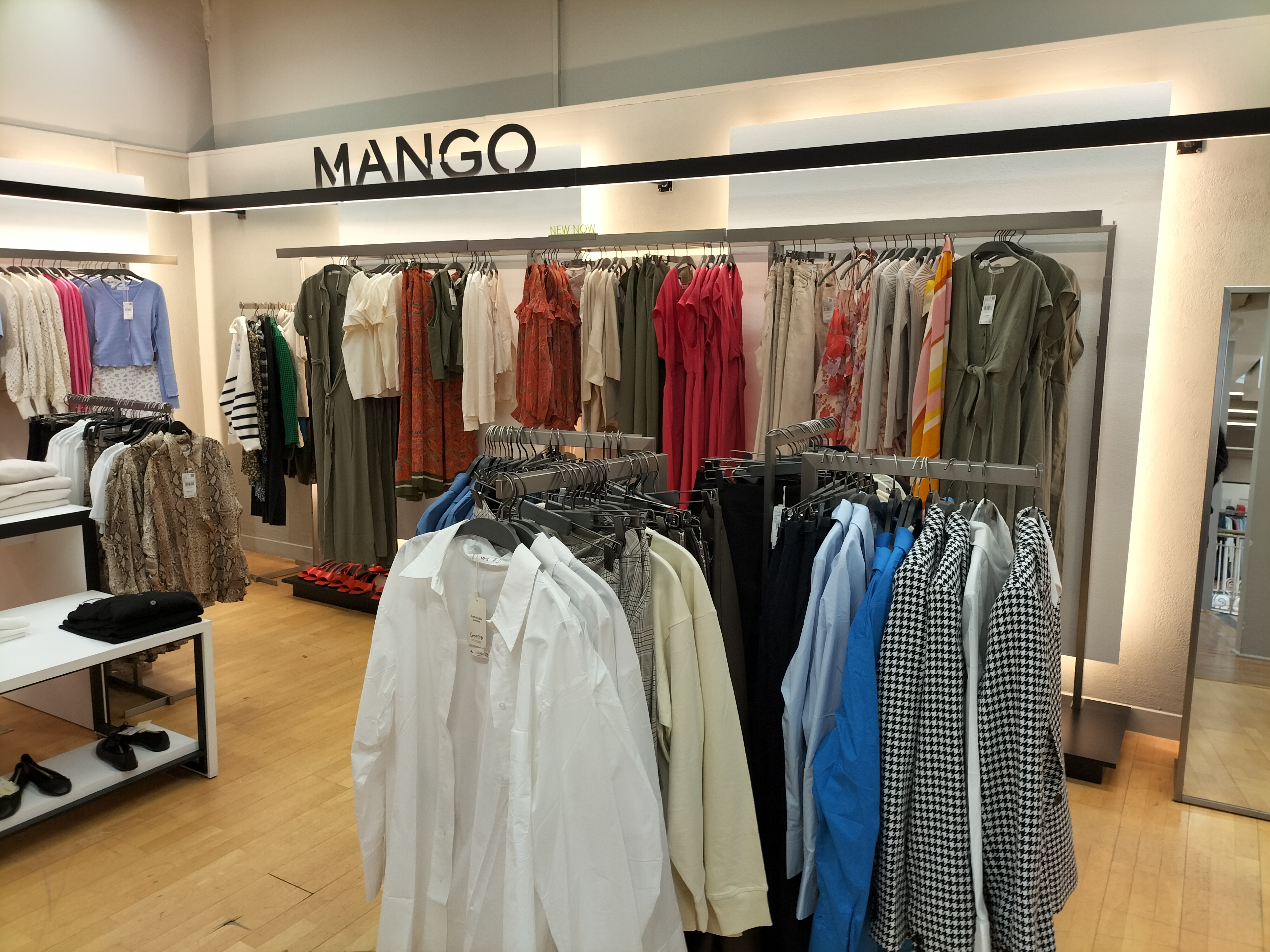 Foto 3 di MANGO