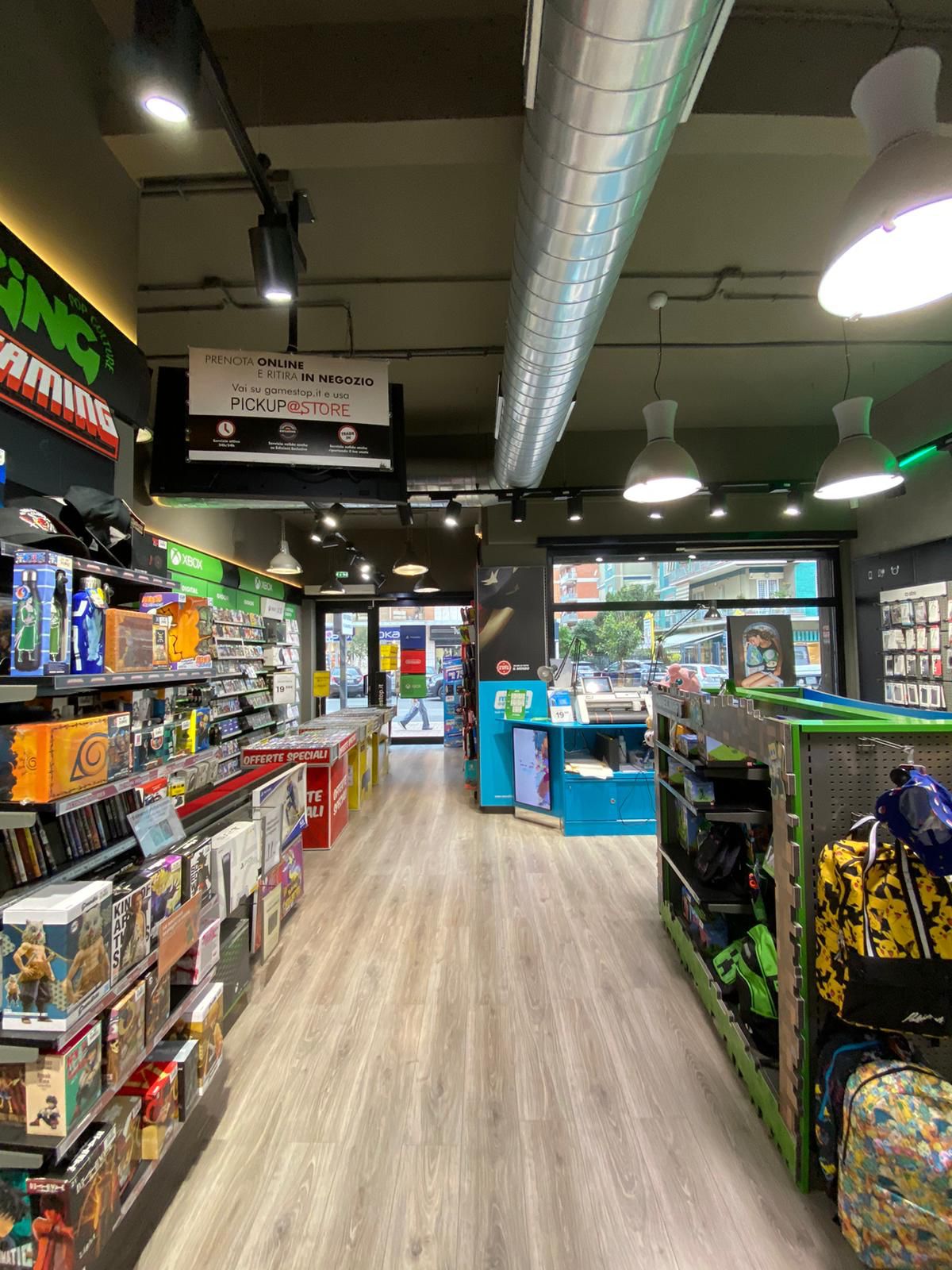 Foto 10 di GameStop