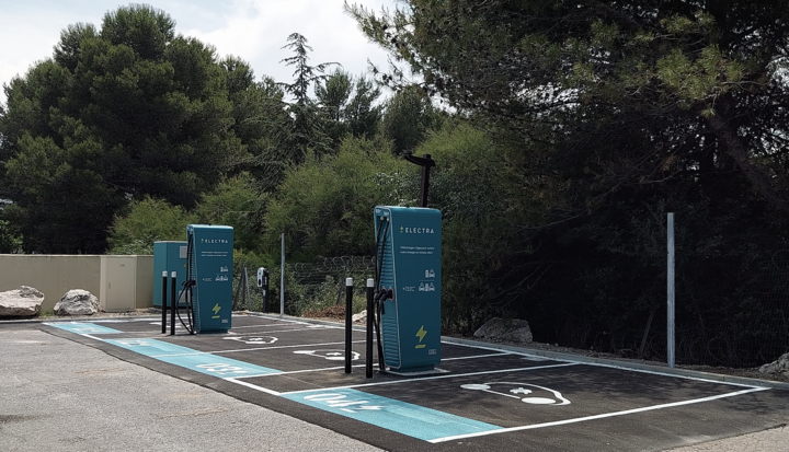 Foto 4 di Electra Charging Station