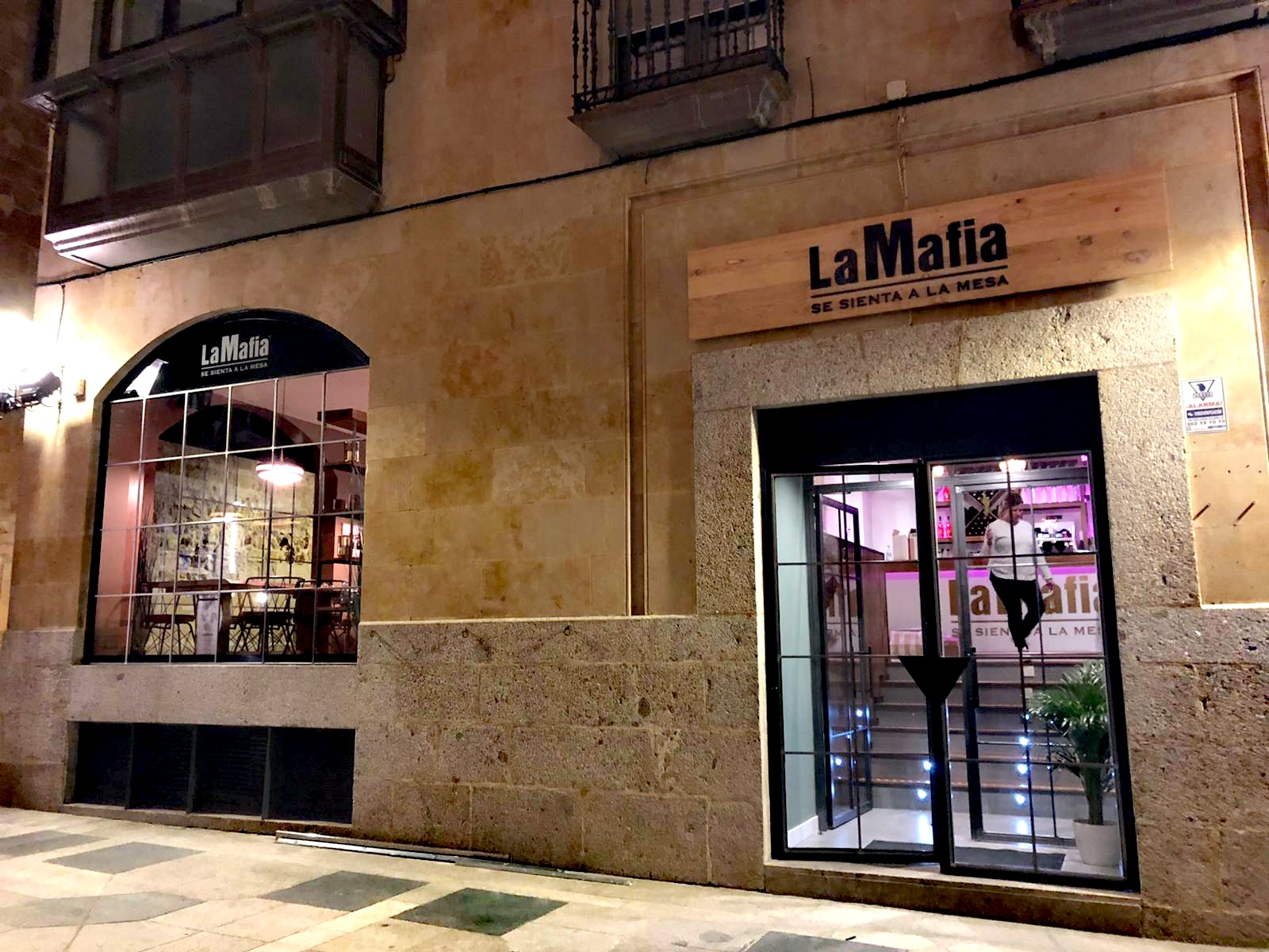 La Mafia se sienta a la mesa