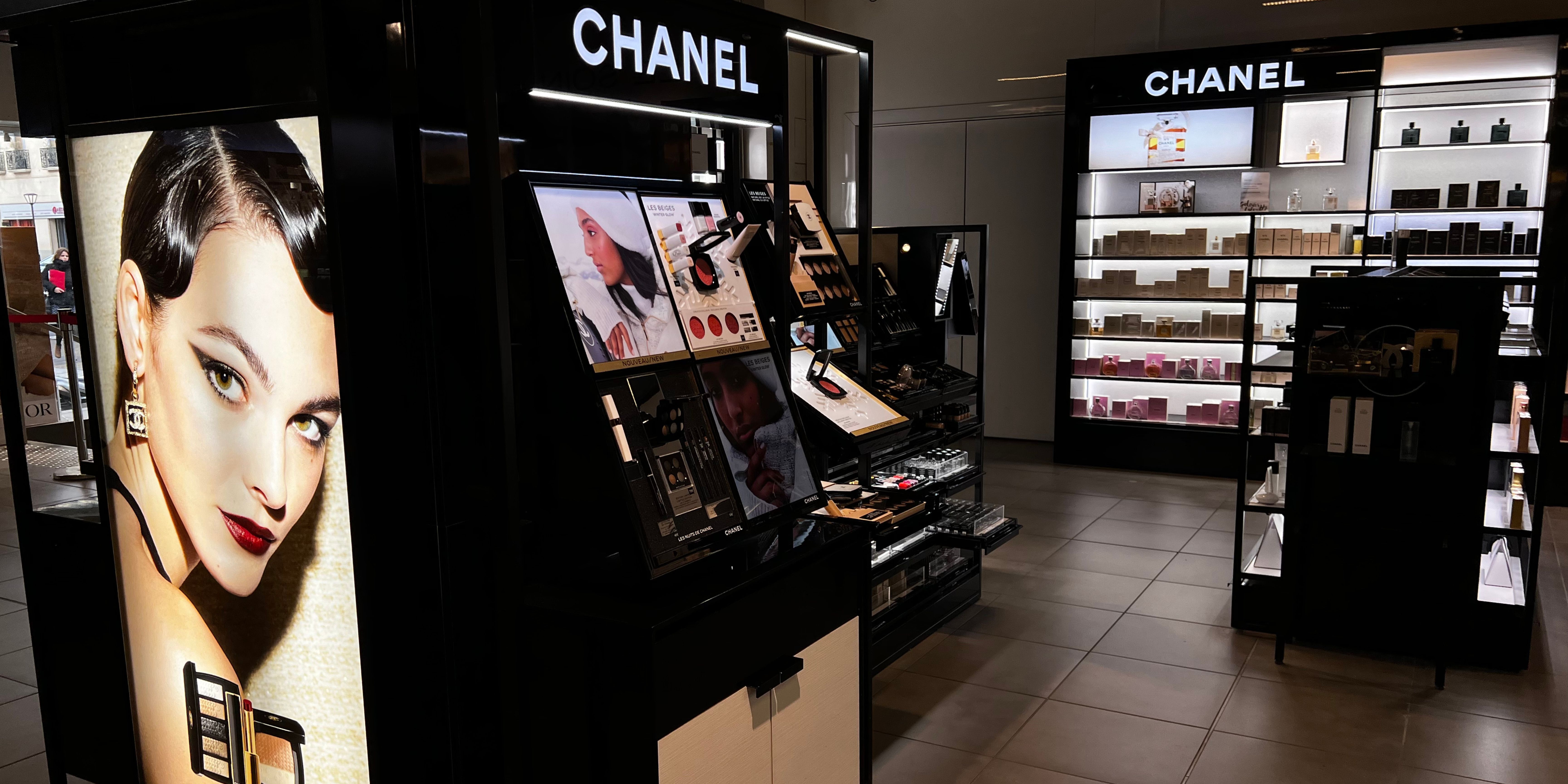 Foto 1 di Chanel
