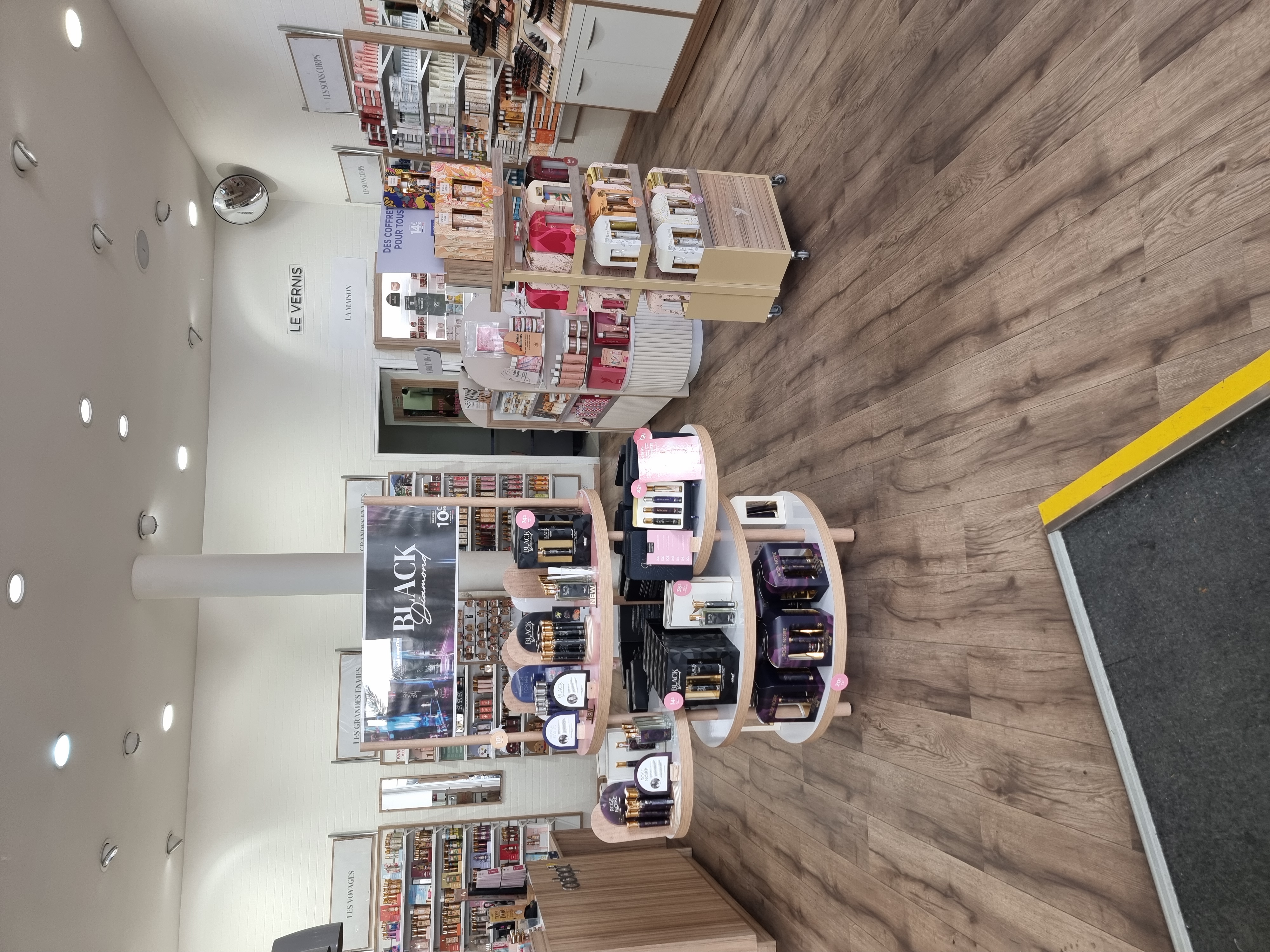 Foto 4 di Adopt Parfums