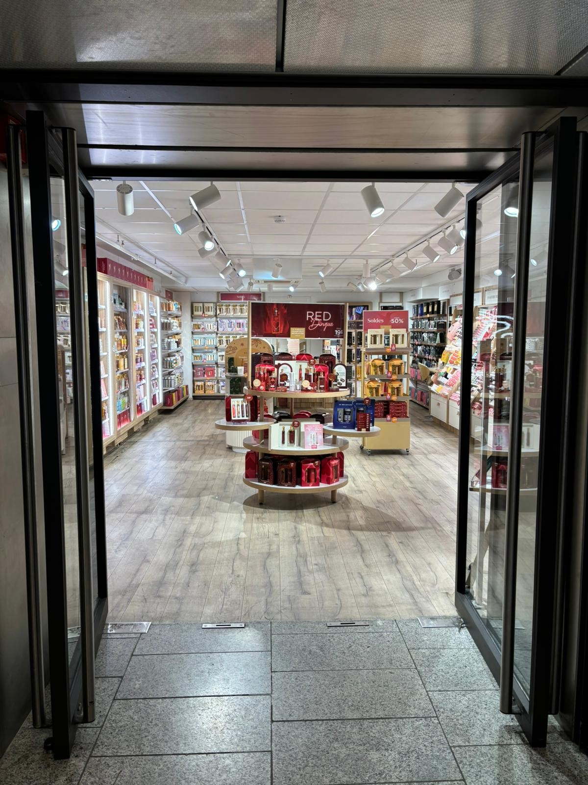 Foto 4 di Adopt Parfums
