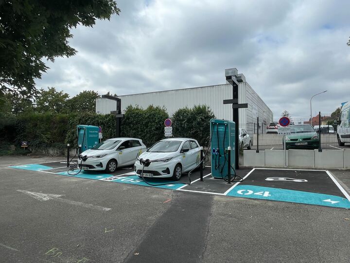 Foto 4 di Electra Charging Station