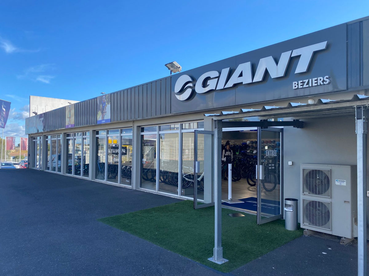 Foto 1 di Giant Béziers