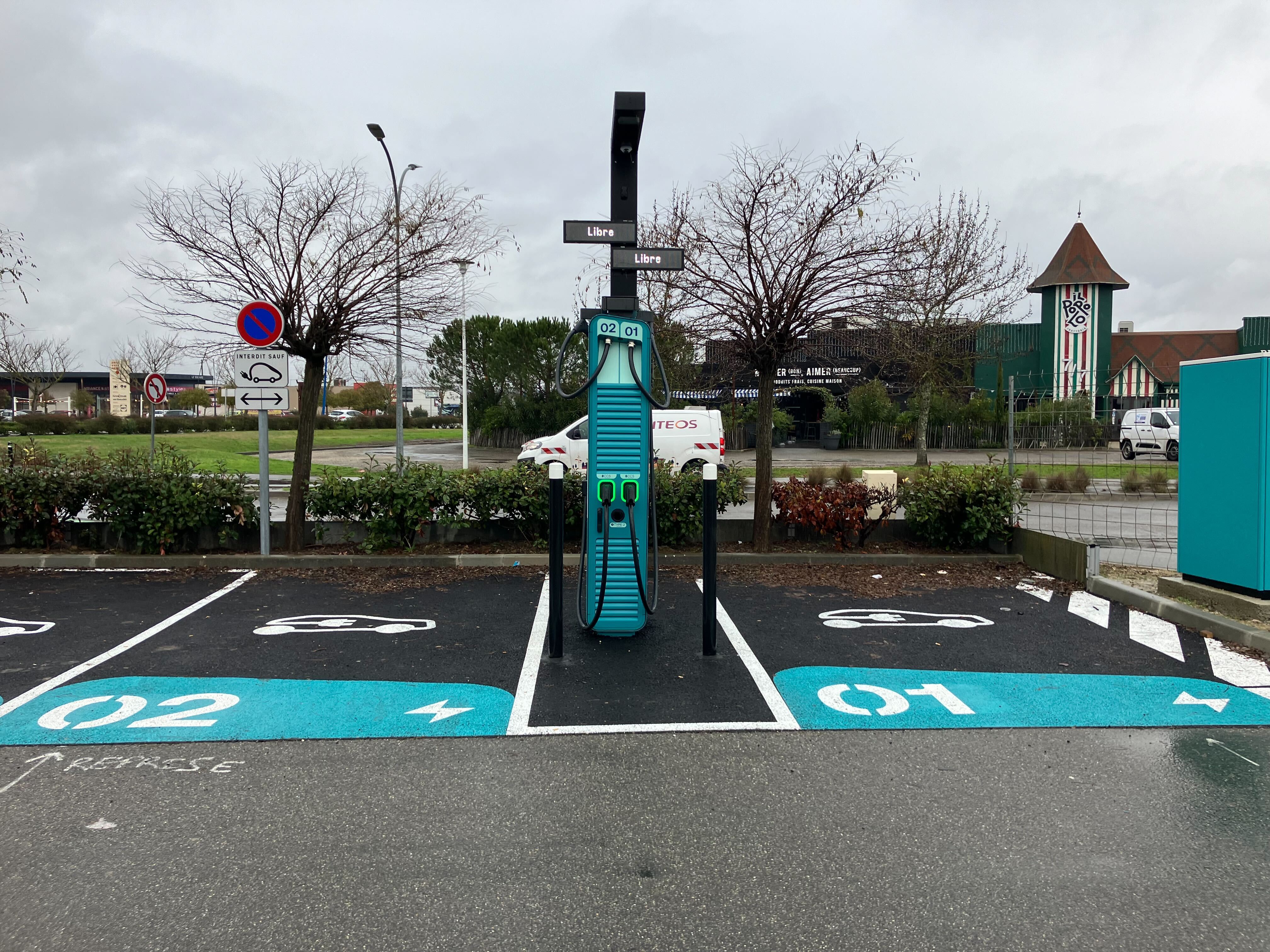Foto 5 di Electra Charging Station