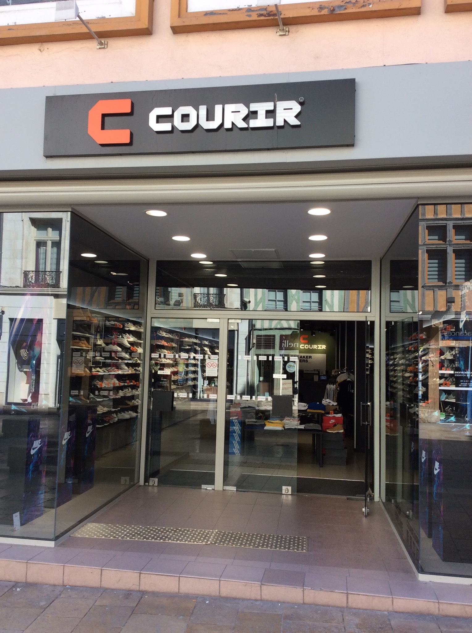 Foto 2 di Courir