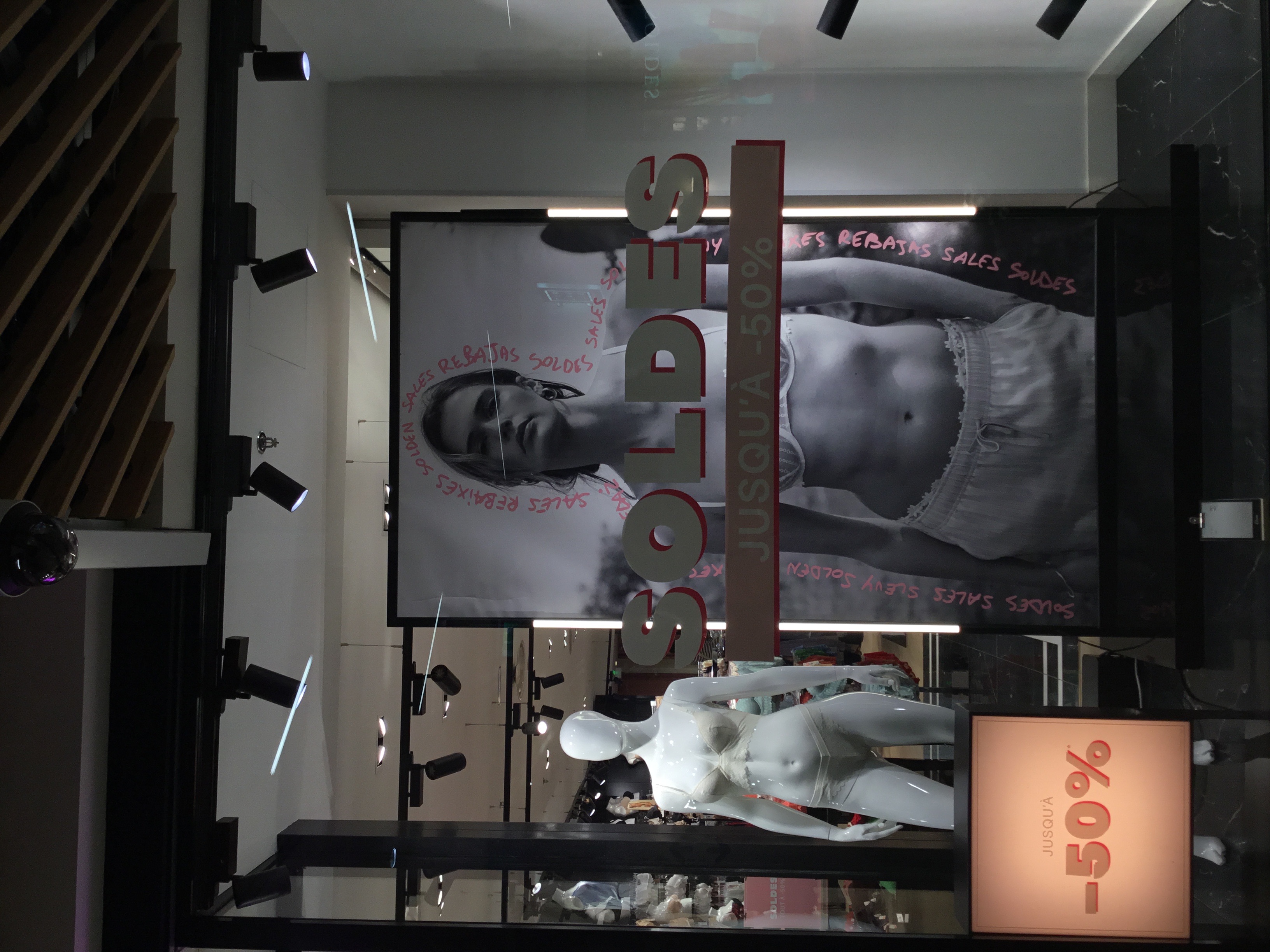 Foto 226 di Etam