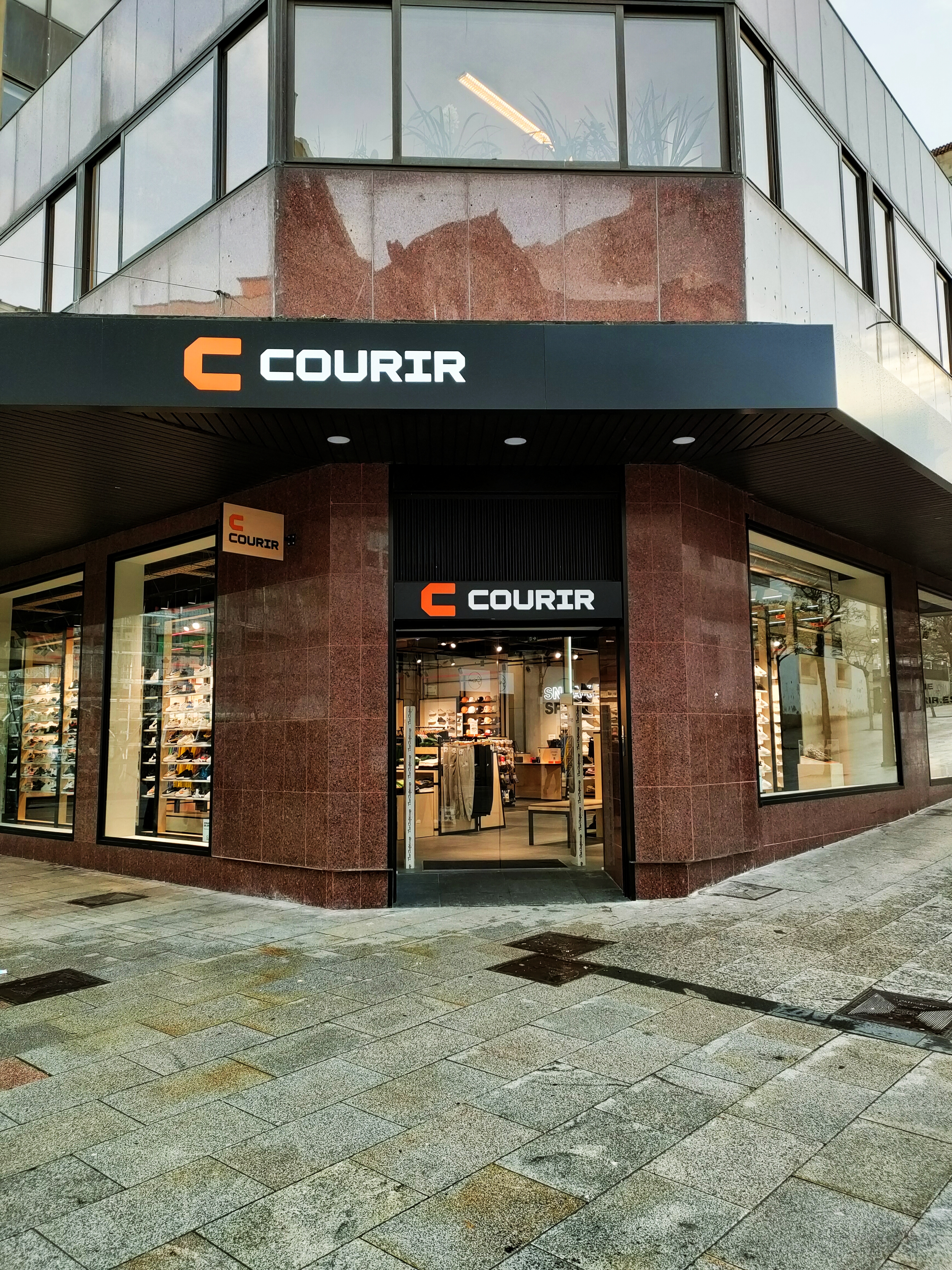 Foto 1 di Courir