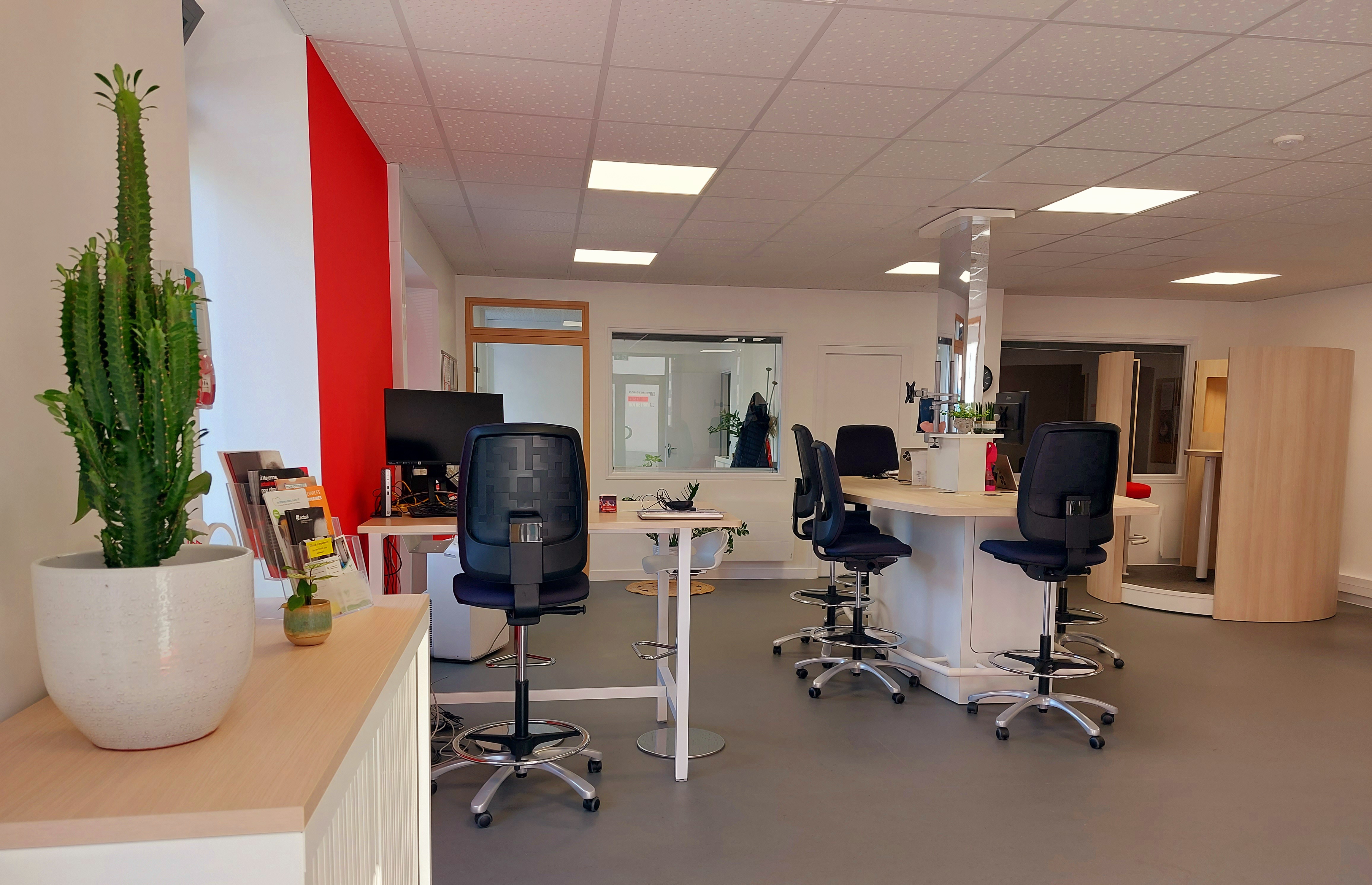 Foto 5 di Actual emploi Mayenne