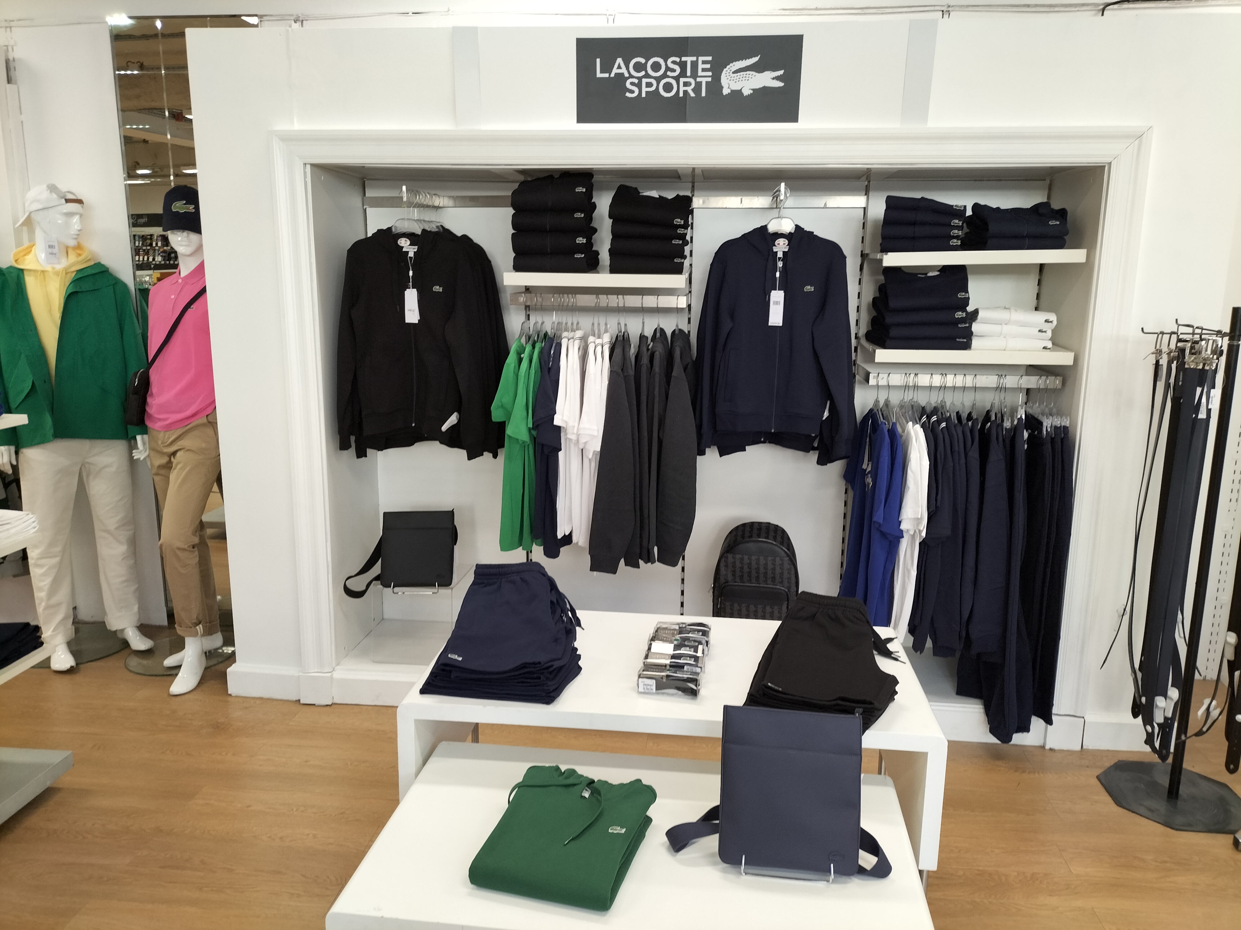 Foto 3 di Lacoste