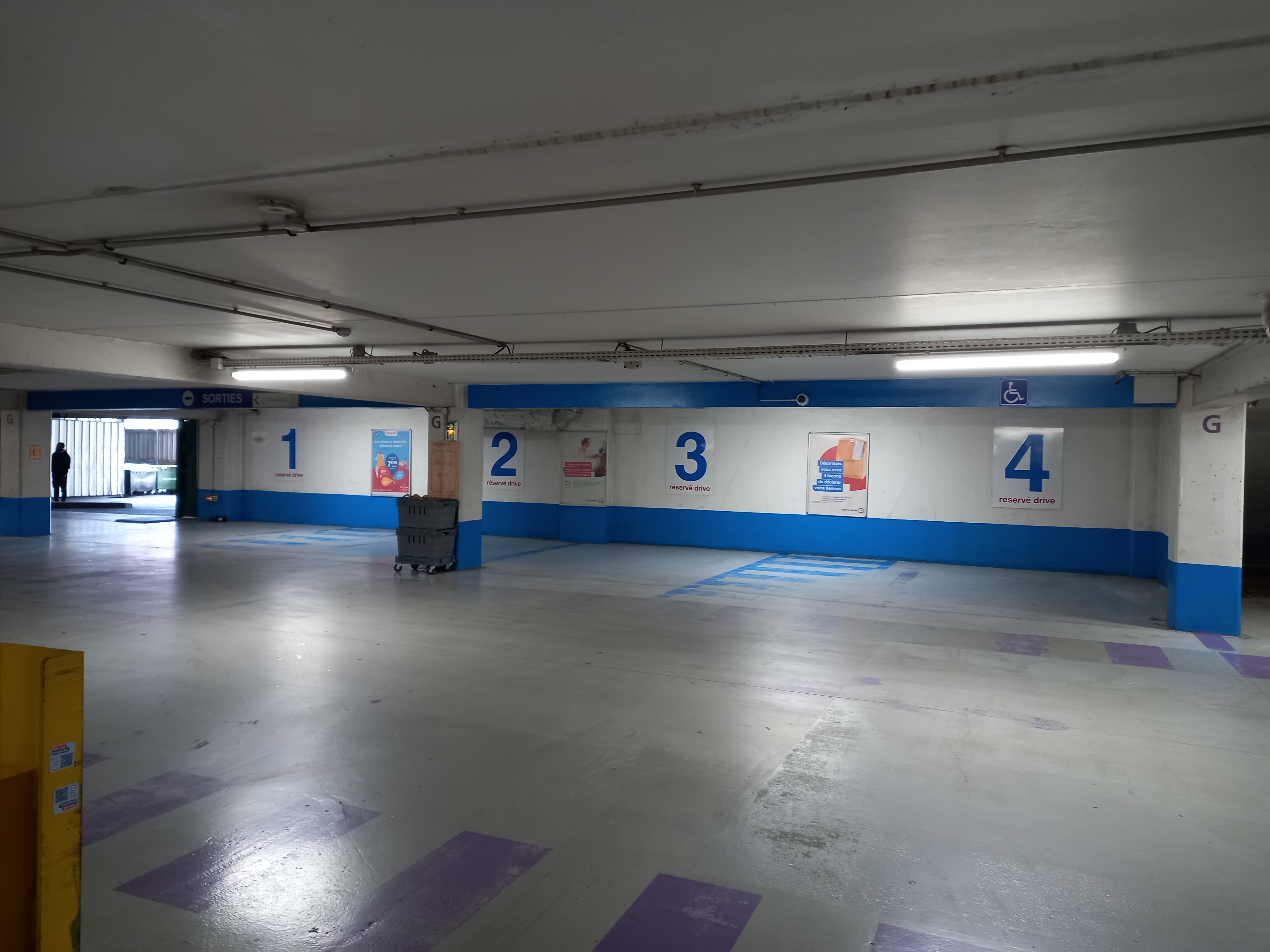 Foto 1 di Carrefour Drive