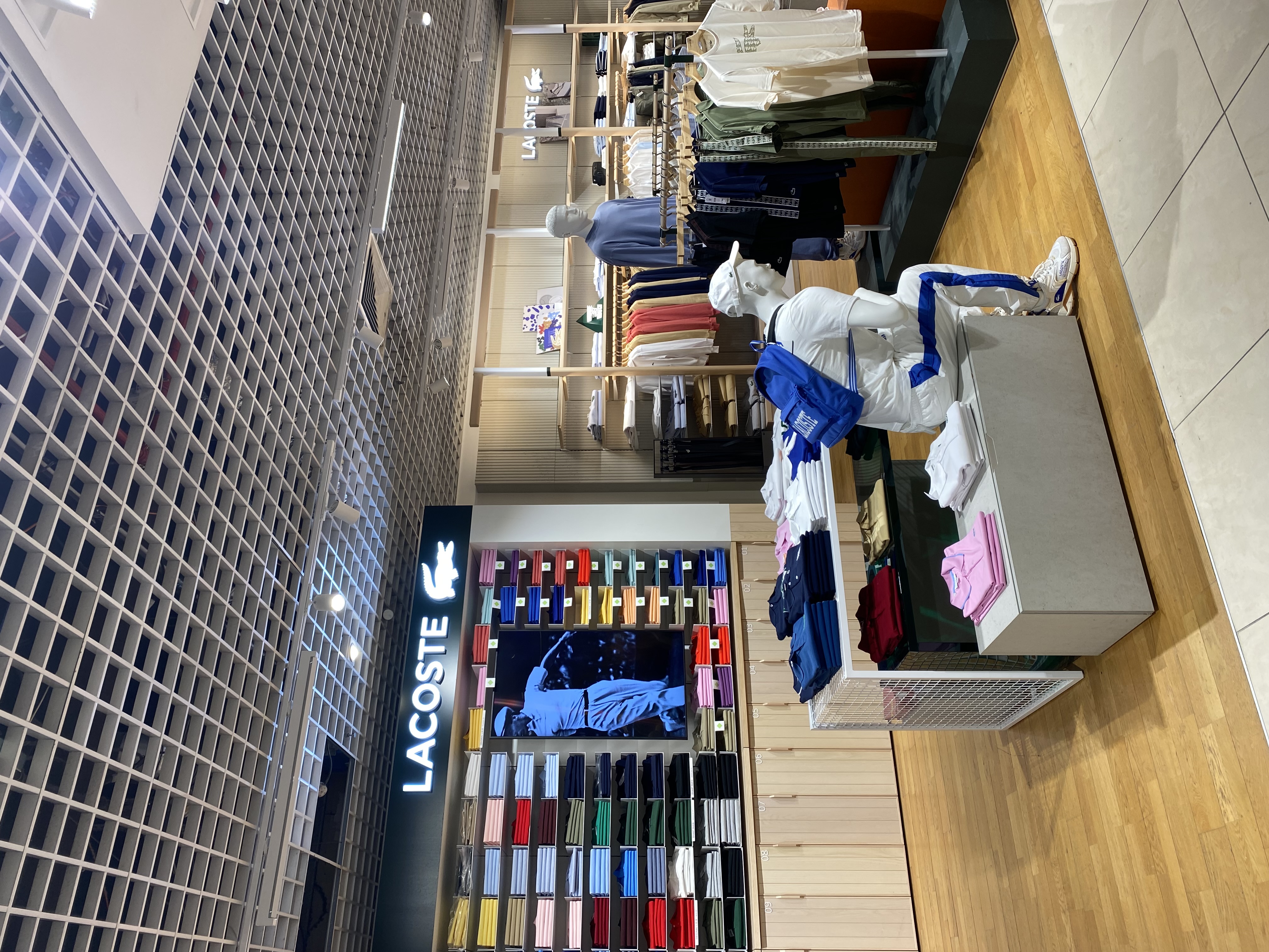 Foto 1 di Lacoste