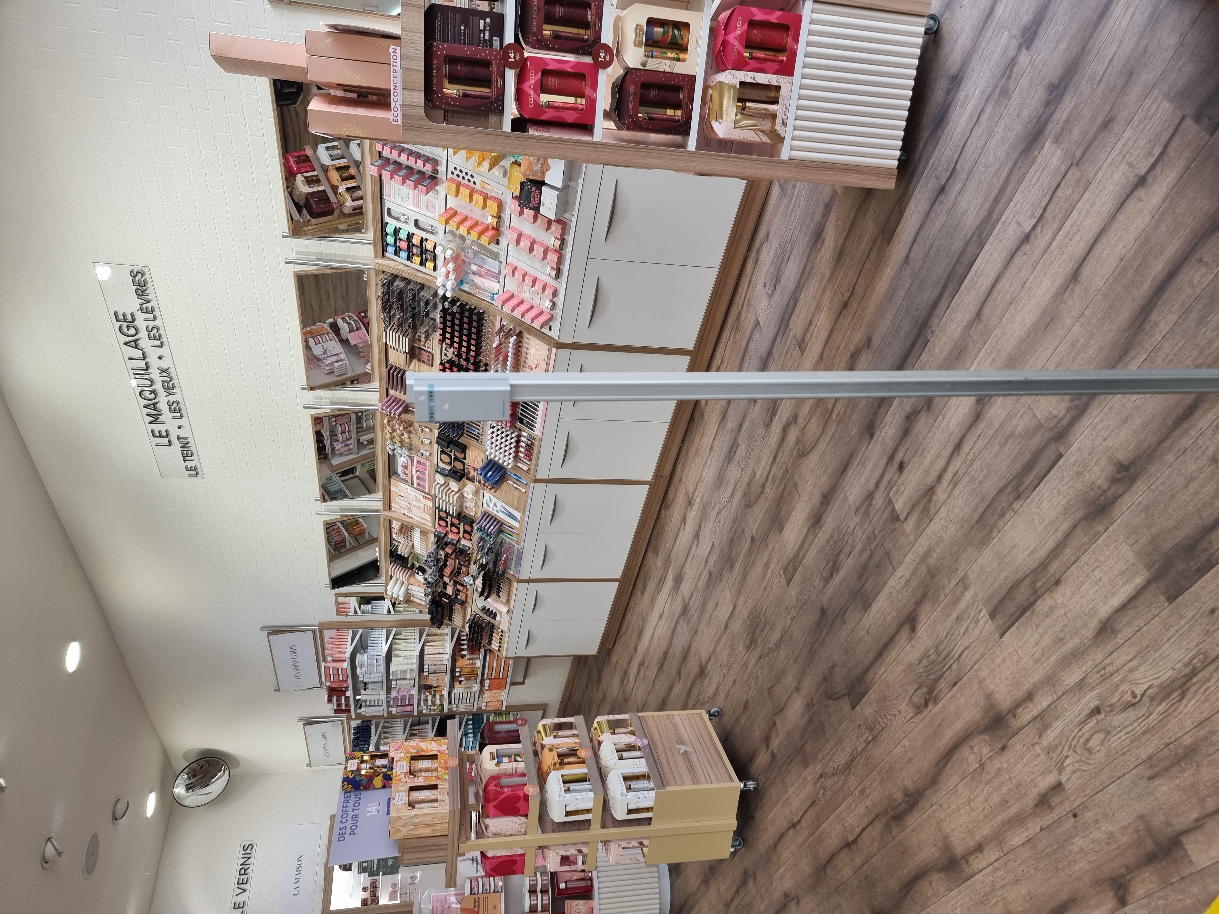 Foto 3 di Adopt Parfums