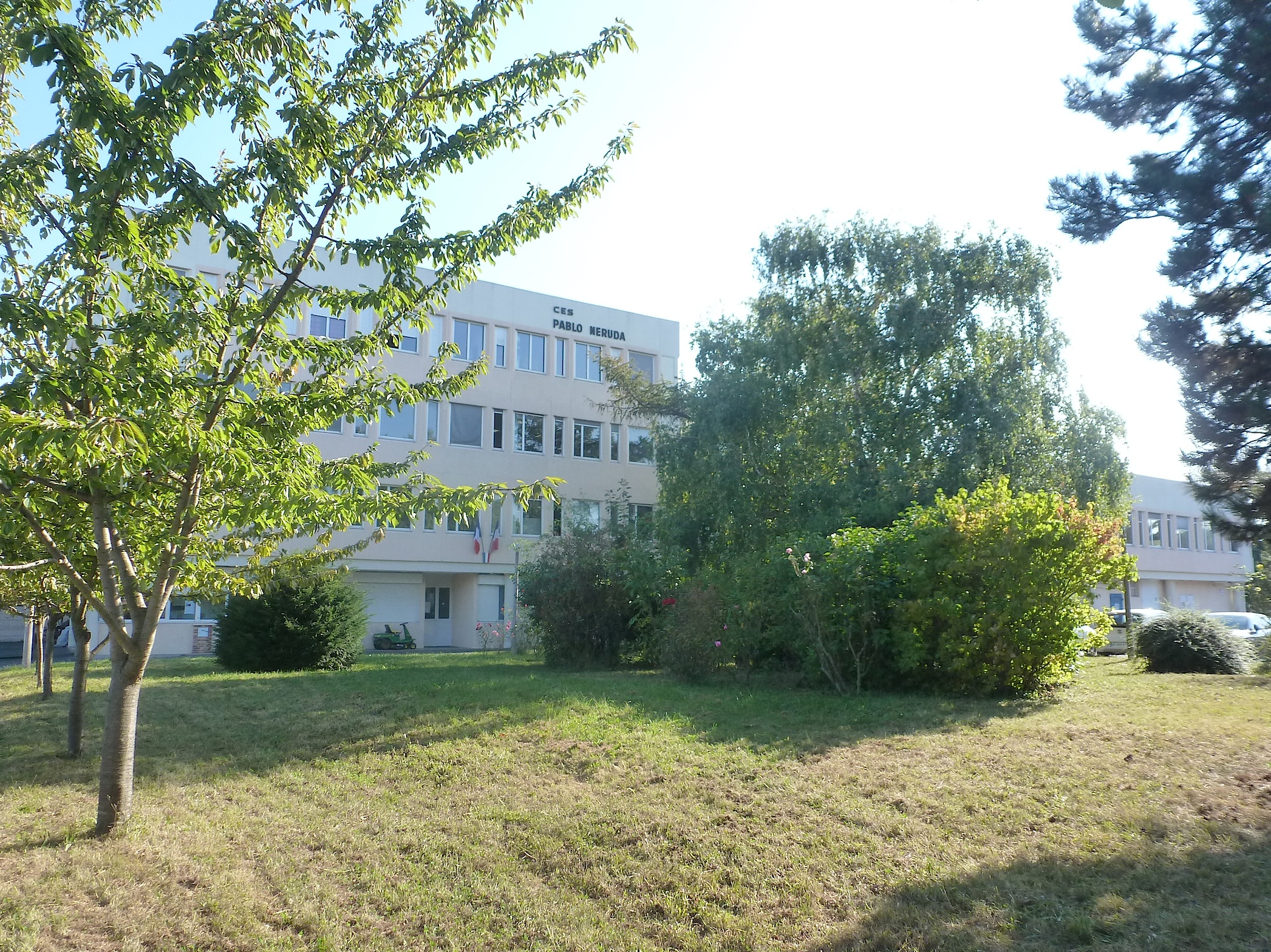 Foto 2 di Collège Pablo NERUDA