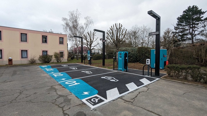 Foto 4 di Electra Charging Station