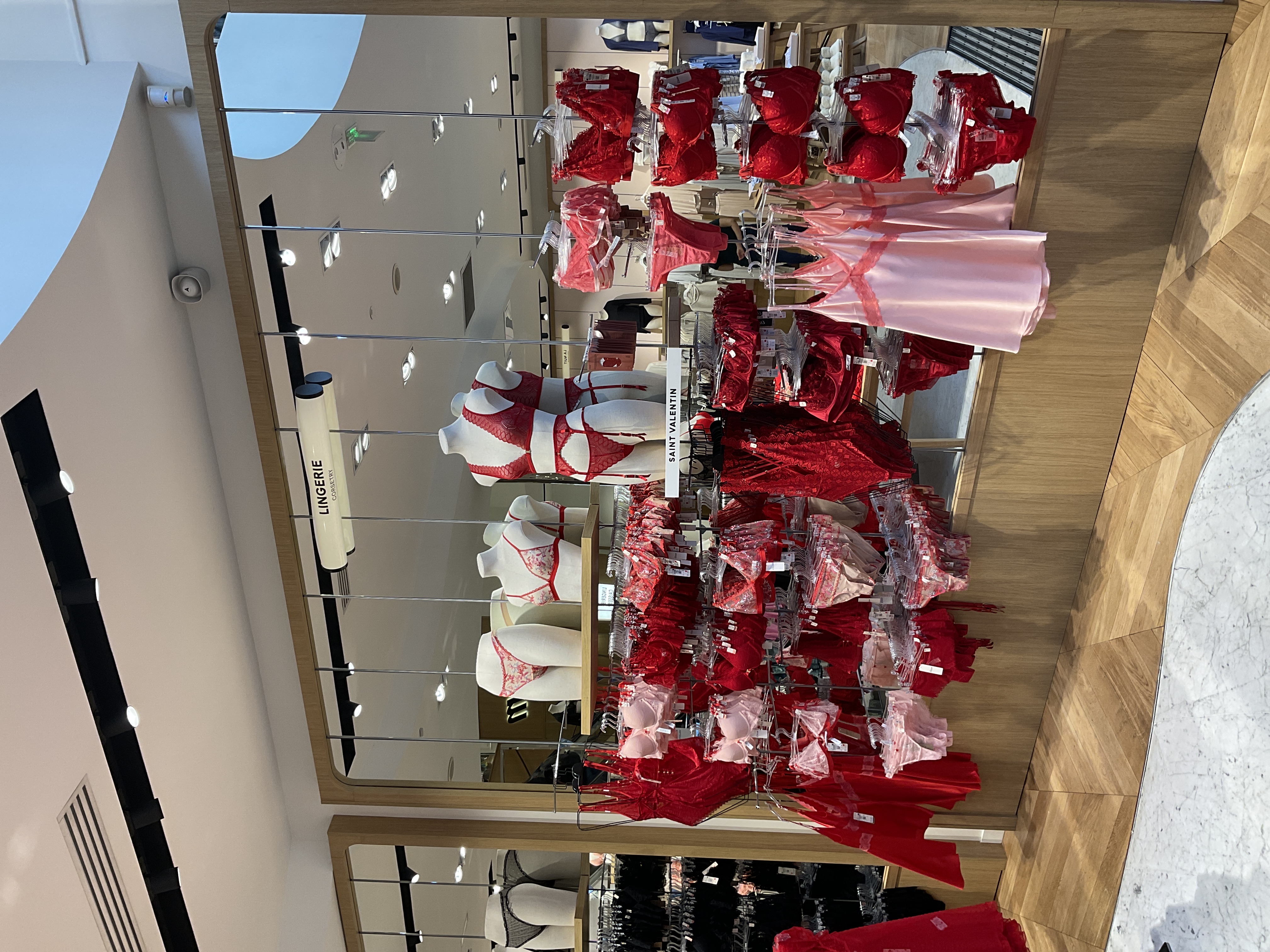 Etam Lingerie et Prêt-à-porter
