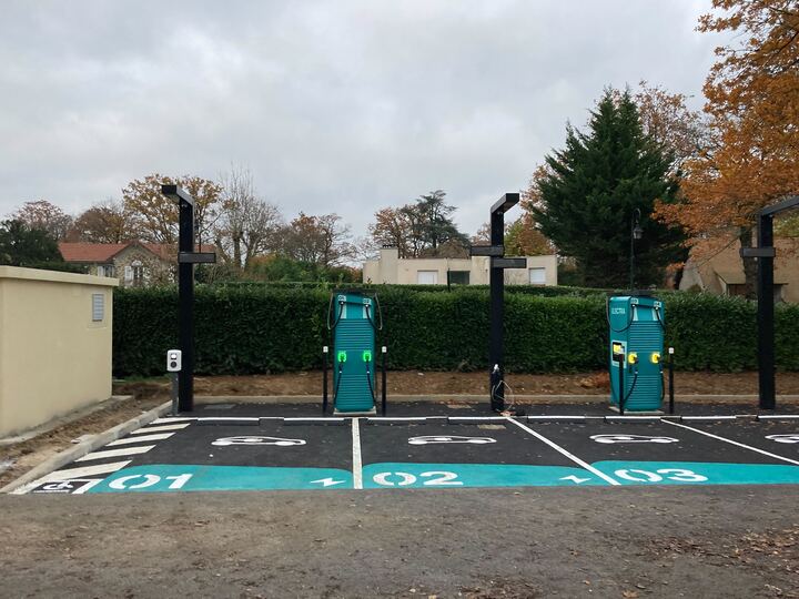 Foto 1 di Electra Charging Station