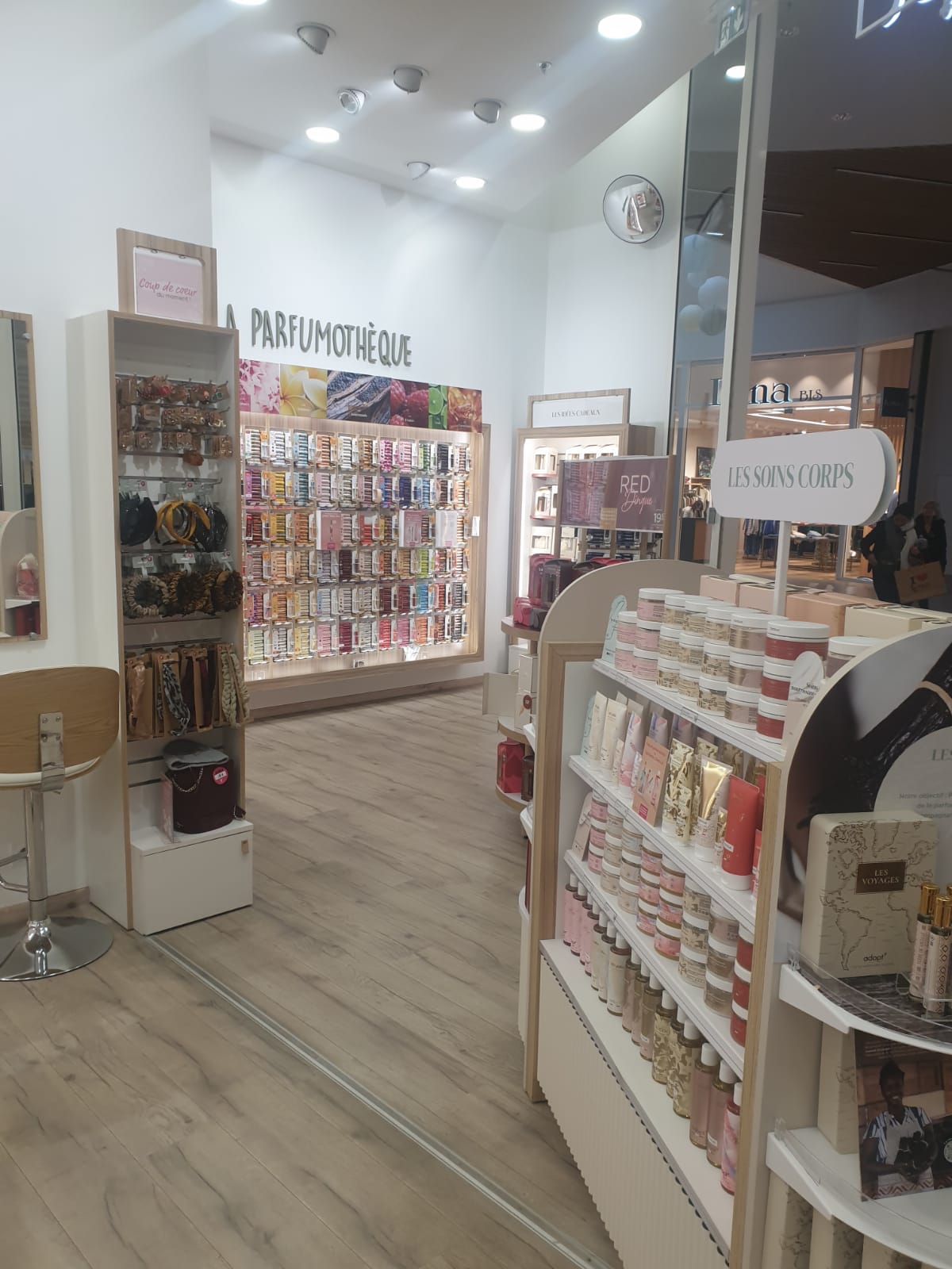 Foto 4 di Adopt Parfums
