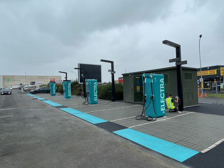 Foto 3 di Electra Charging Station