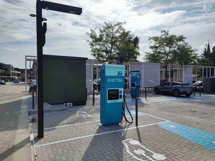 Foto 1 di Electra Charging Station