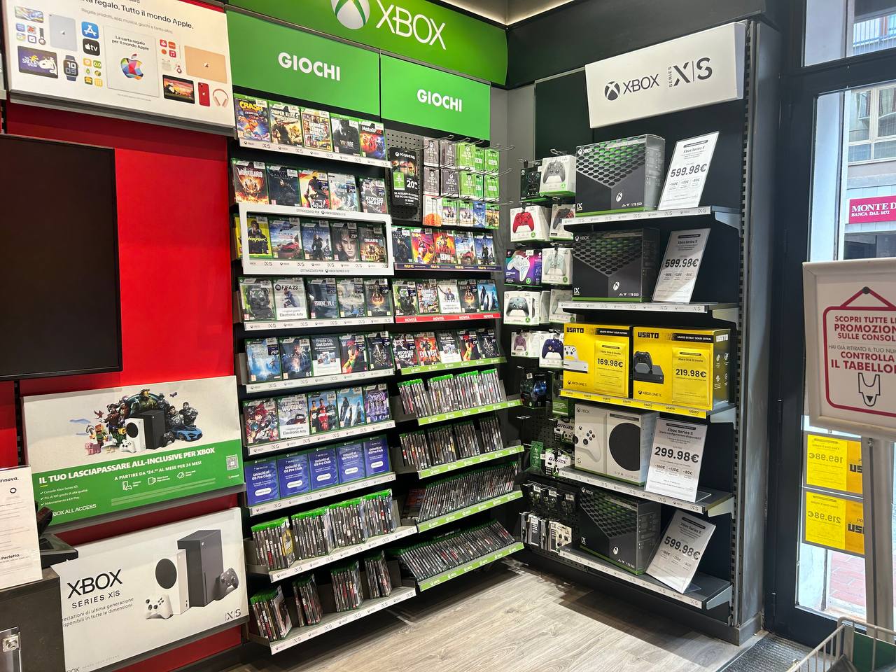 Foto 5 di GameStop