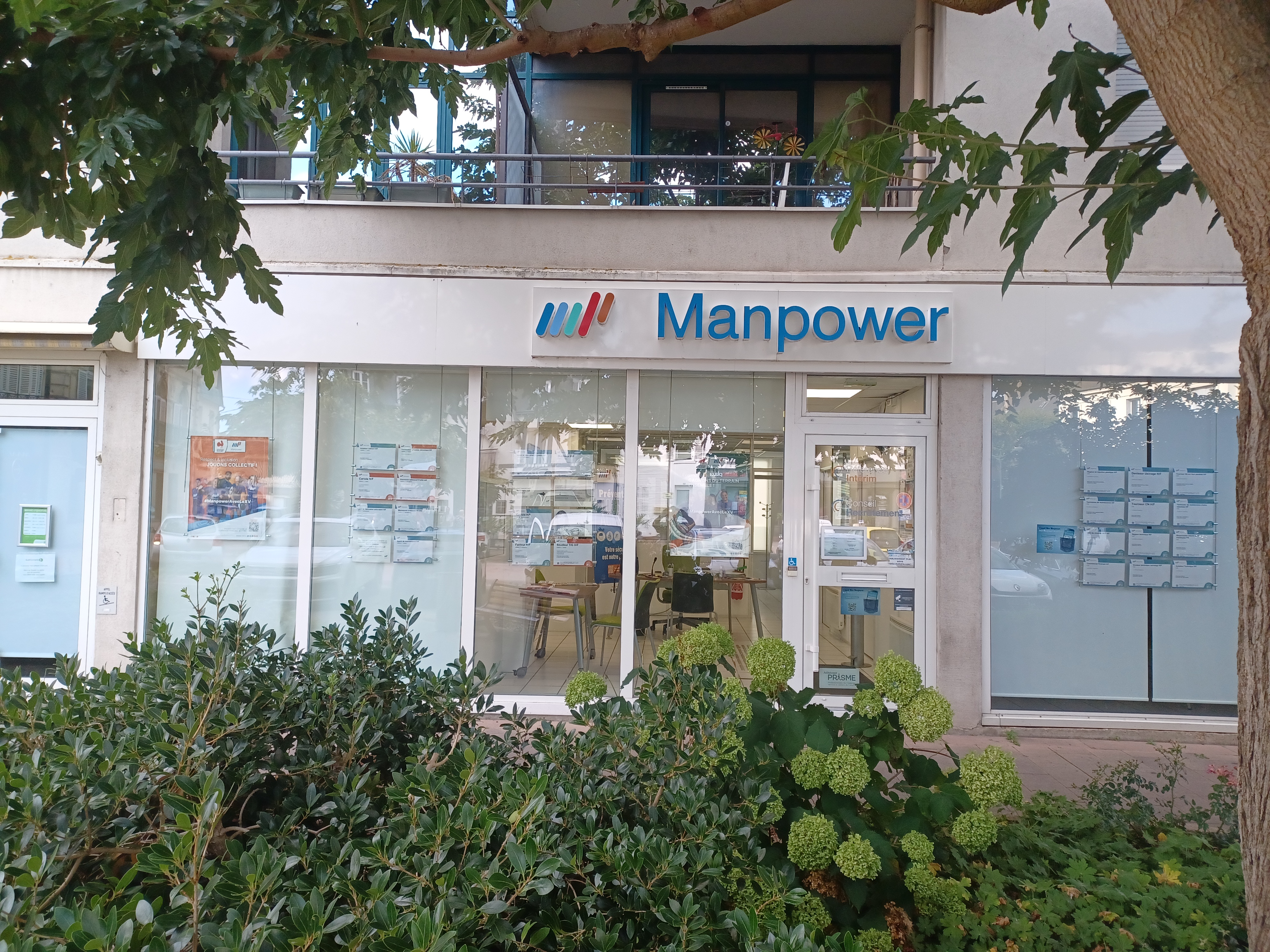 Foto 1 di Manpower Vernon