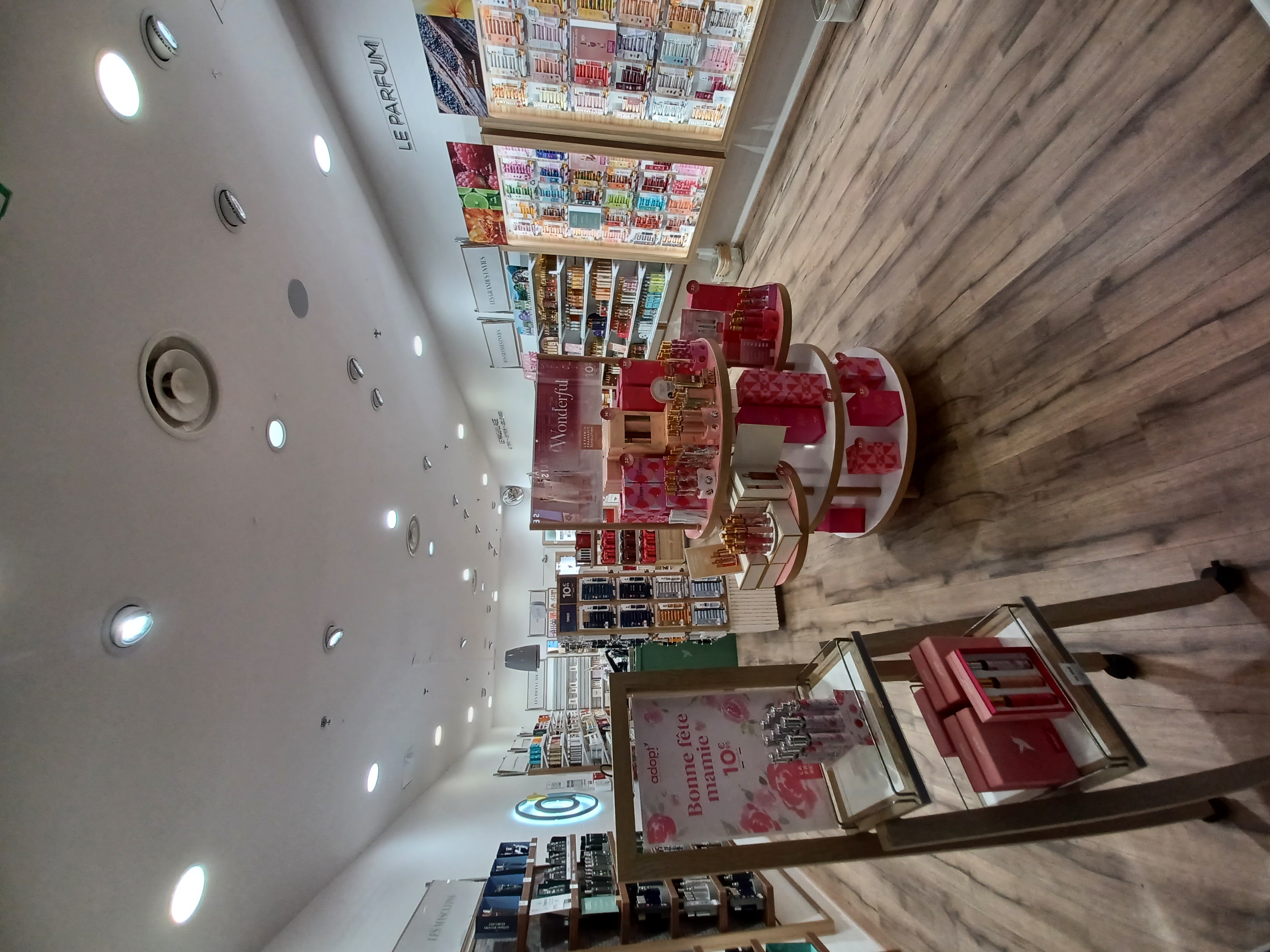 Foto 8 di Adopt Parfums