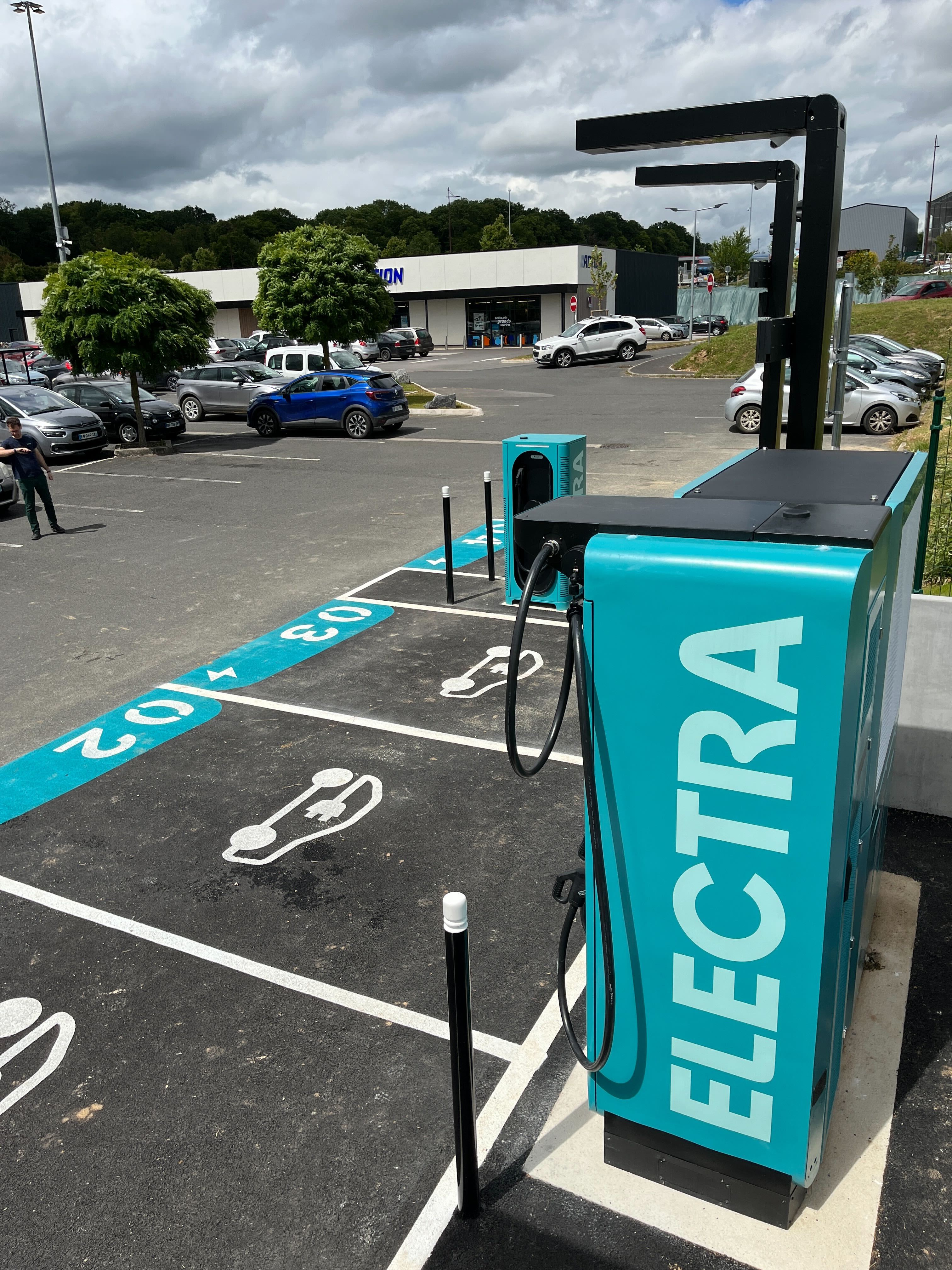 Foto 3 di Electra Charging Station