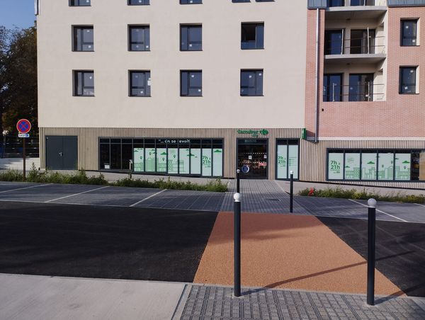 Foto 1 di Carrefour City