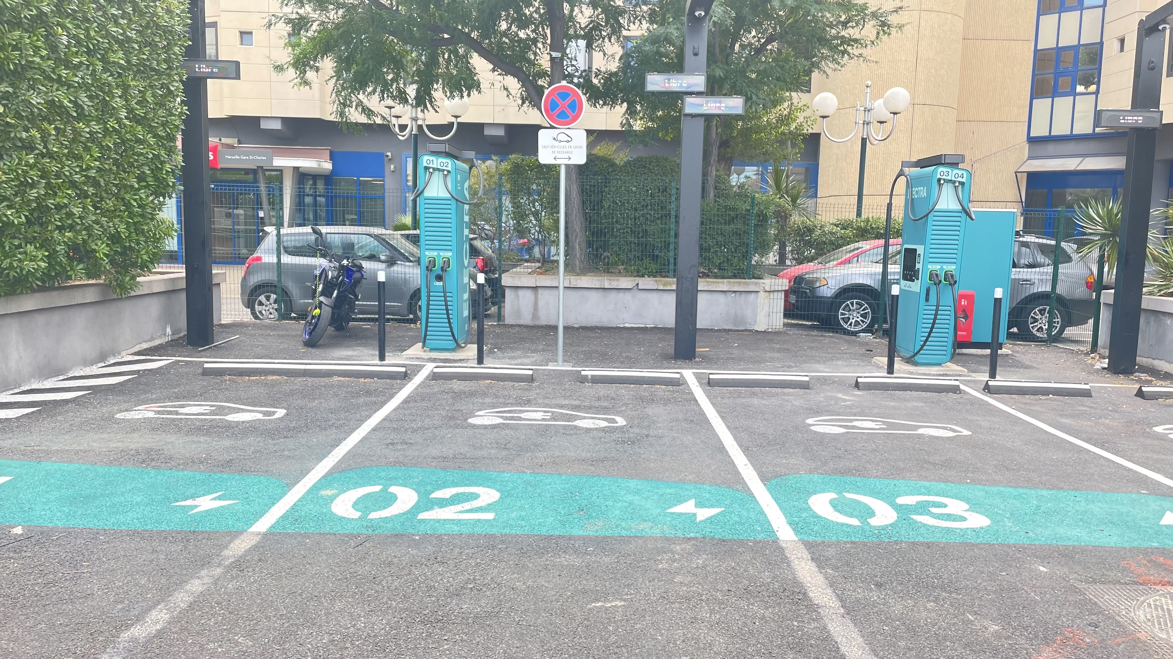 Foto 5 di Electra Charging Station