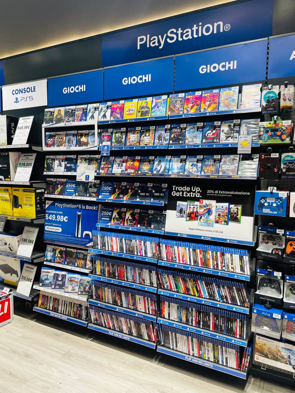 Foto 9 di GameStop