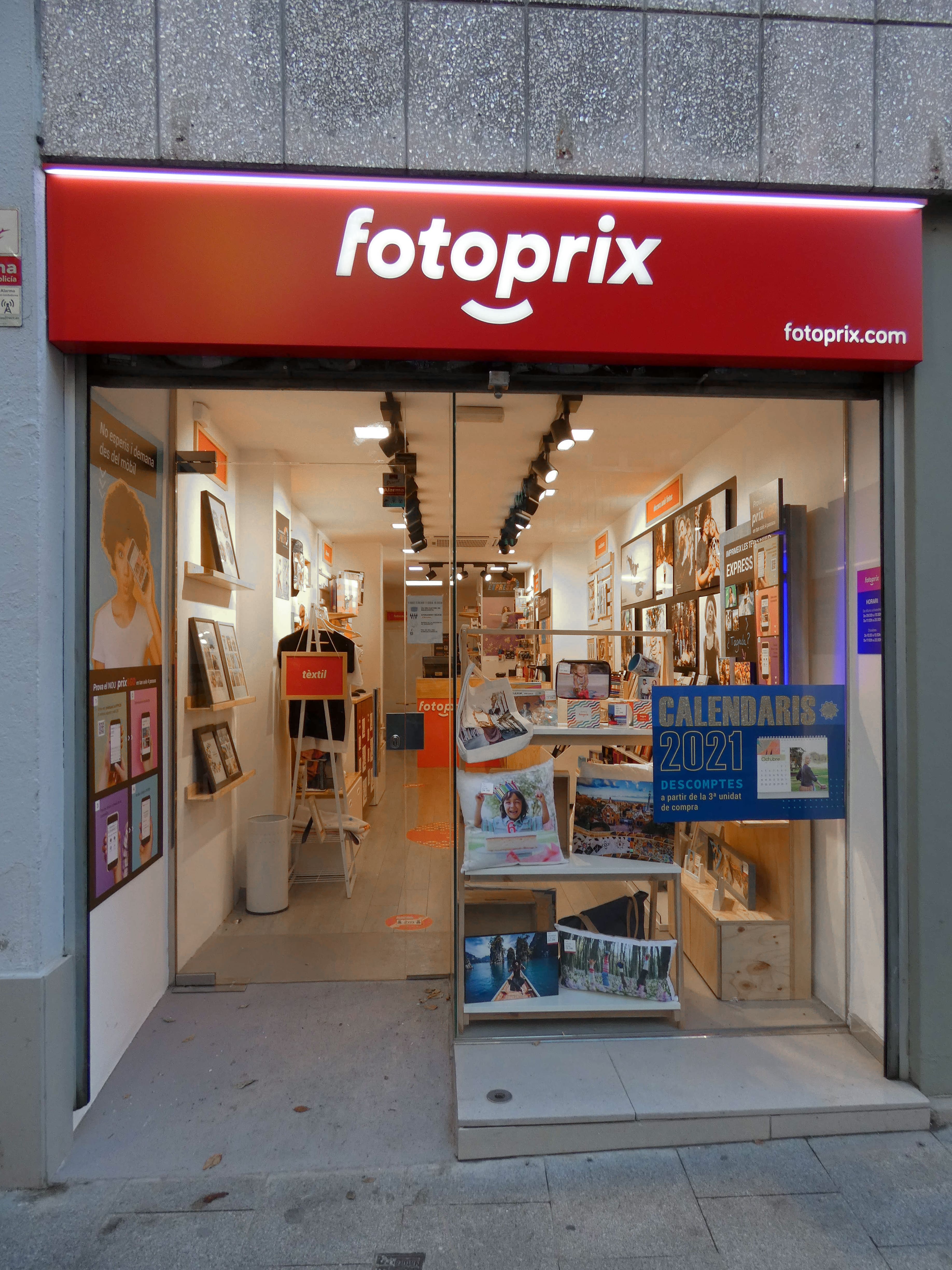 Foto 39 di FotoPrix Sant Andreu