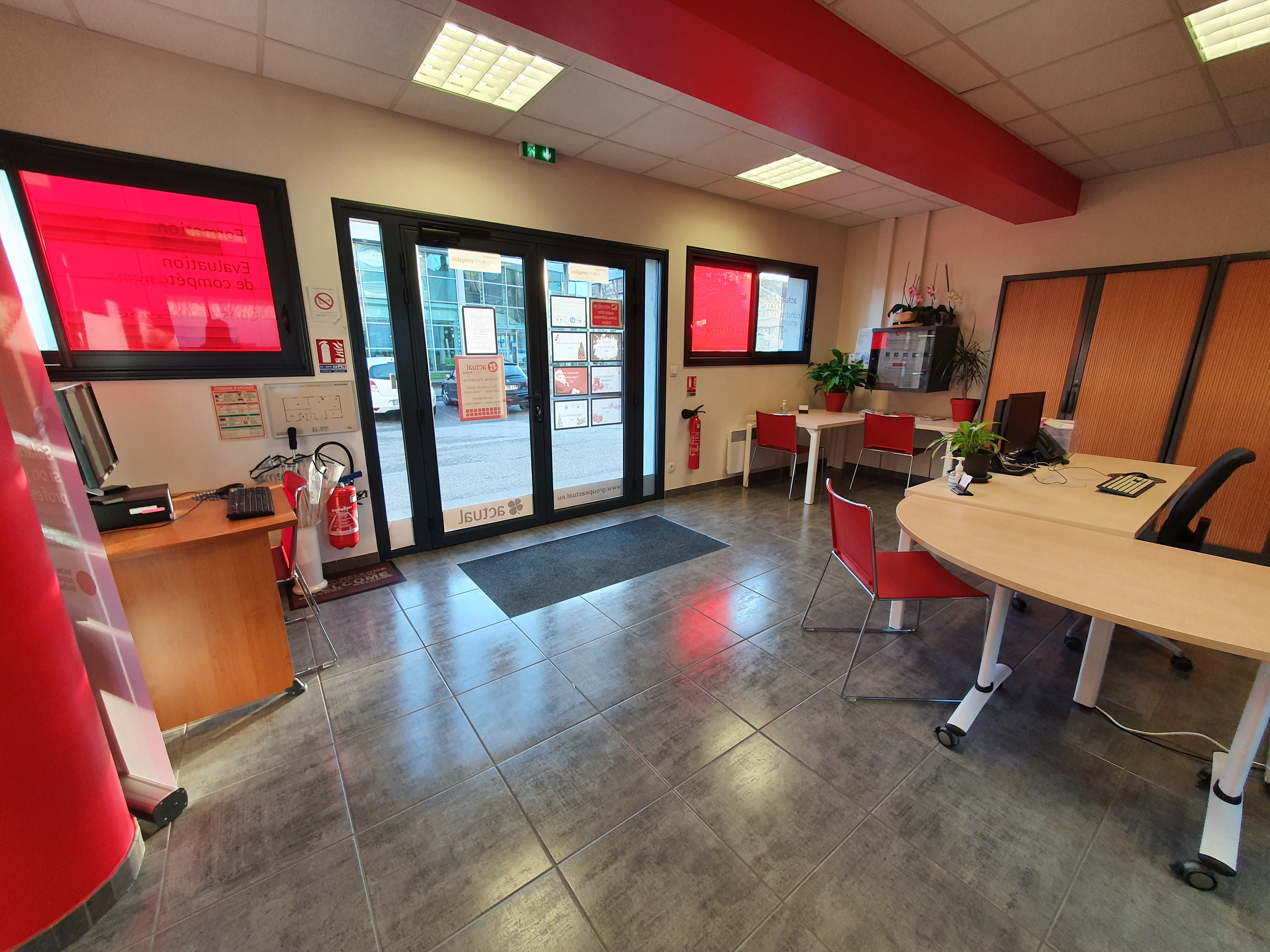 Foto 4 di Actual emploi Roussillon