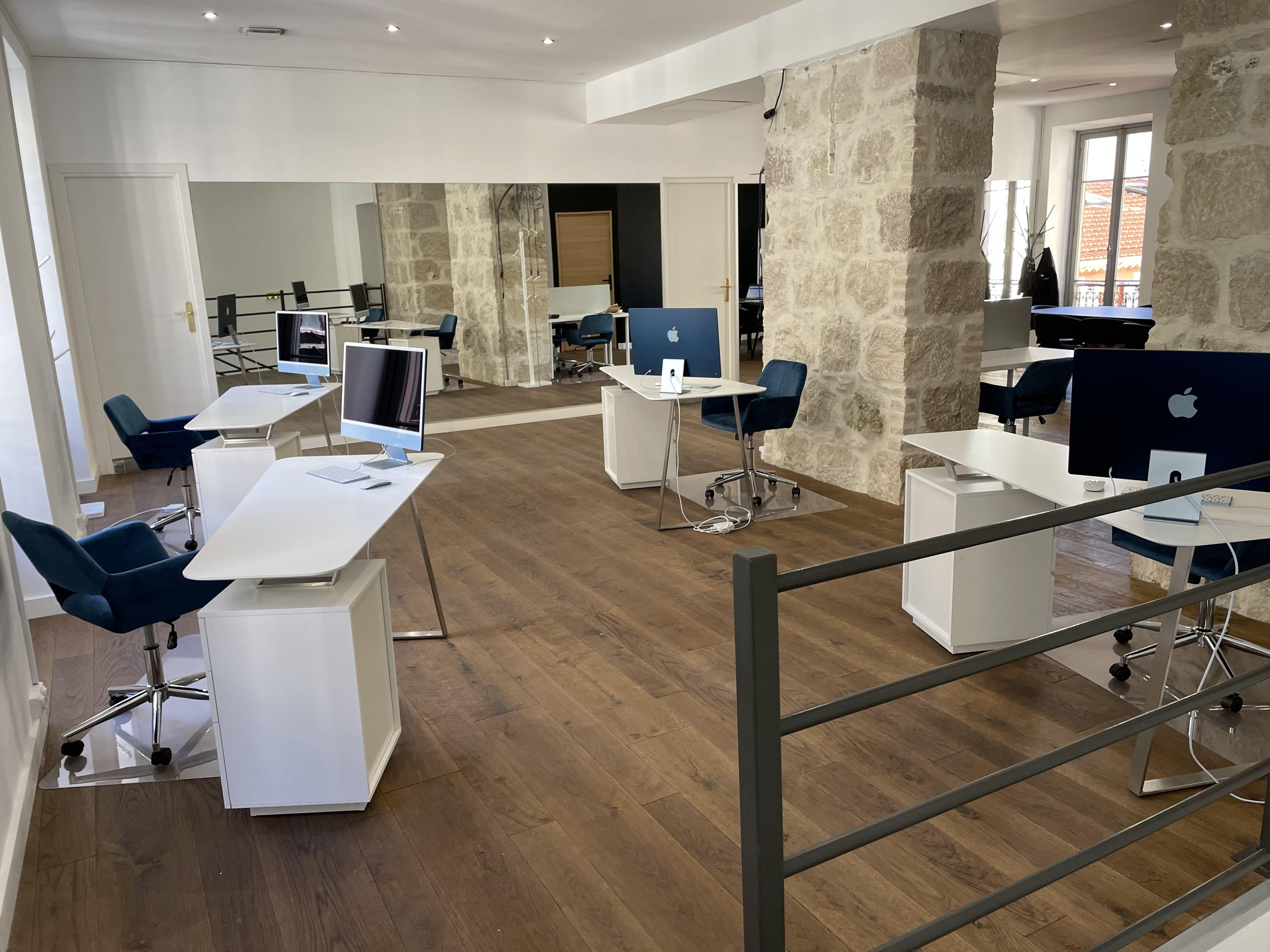 Foto 3 di Coldwell Banker Standing Realty