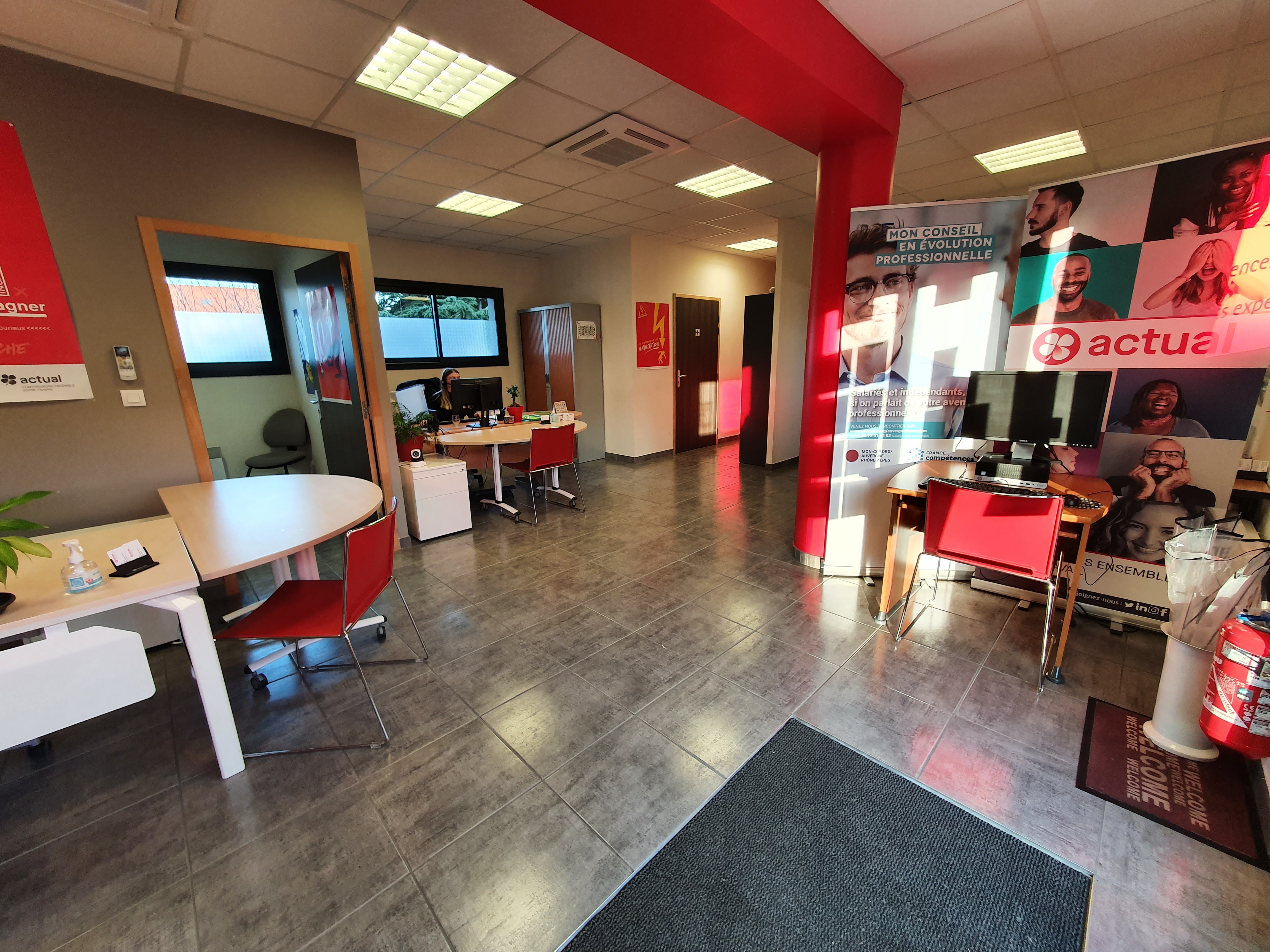 Foto 3 di Actual emploi Roussillon