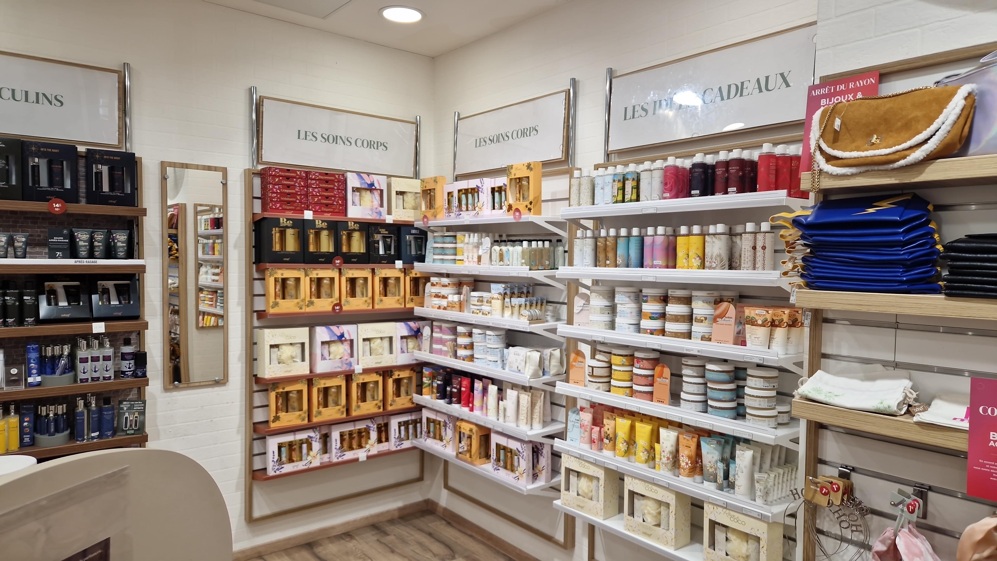 Foto 4 di Adopt Parfums