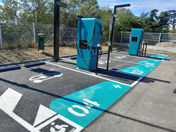 Foto 4 di Electra Charging Station