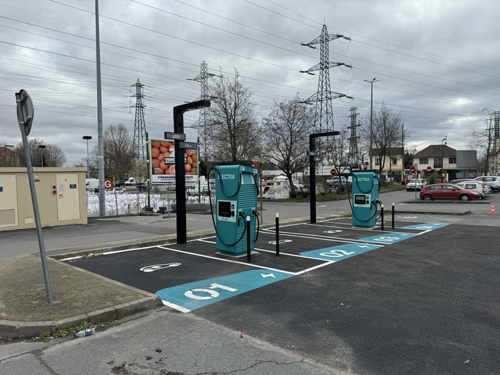 Foto 4 di Electra Charging Station