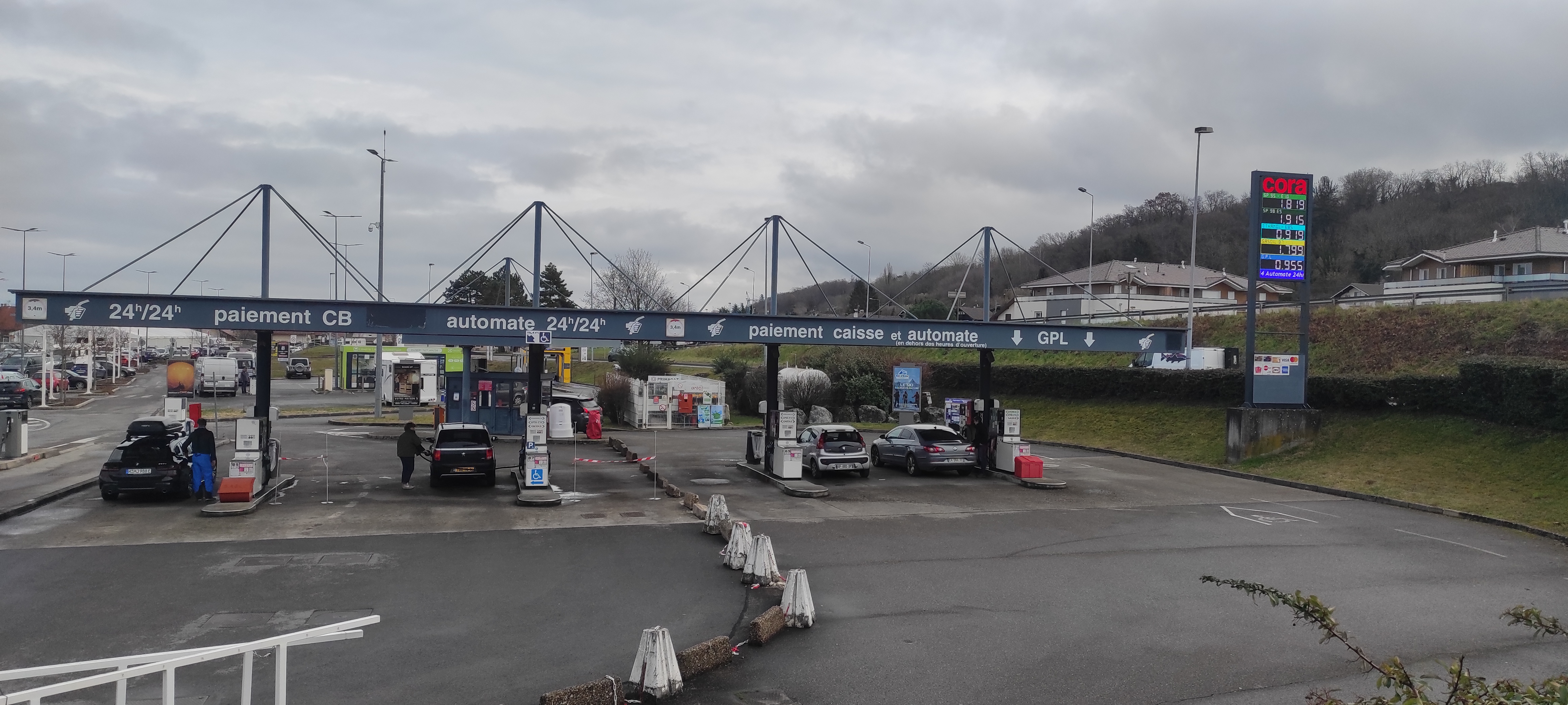 Foto 1 di Station Service Carrefour