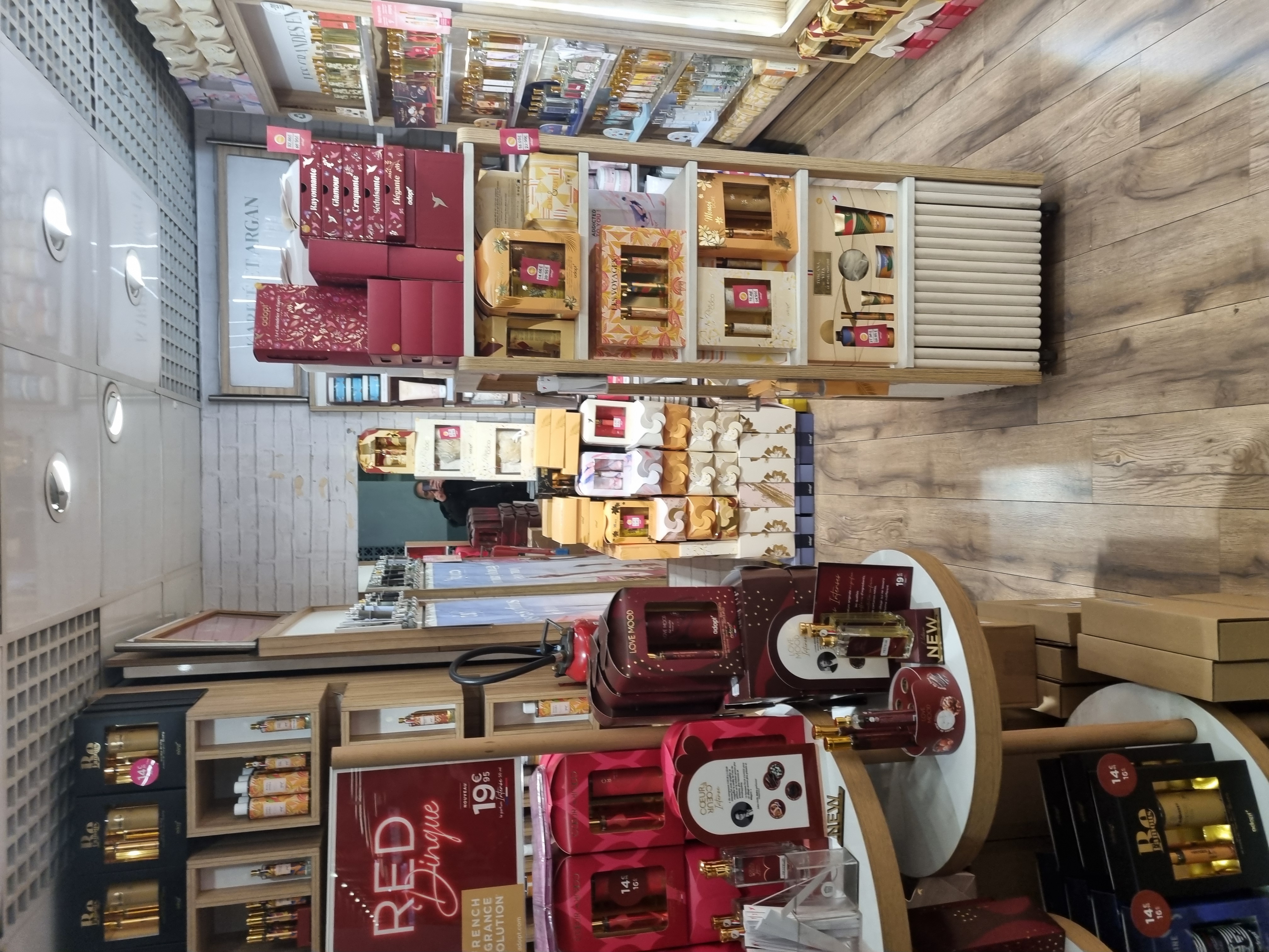 Foto 4 di Adopt Parfums