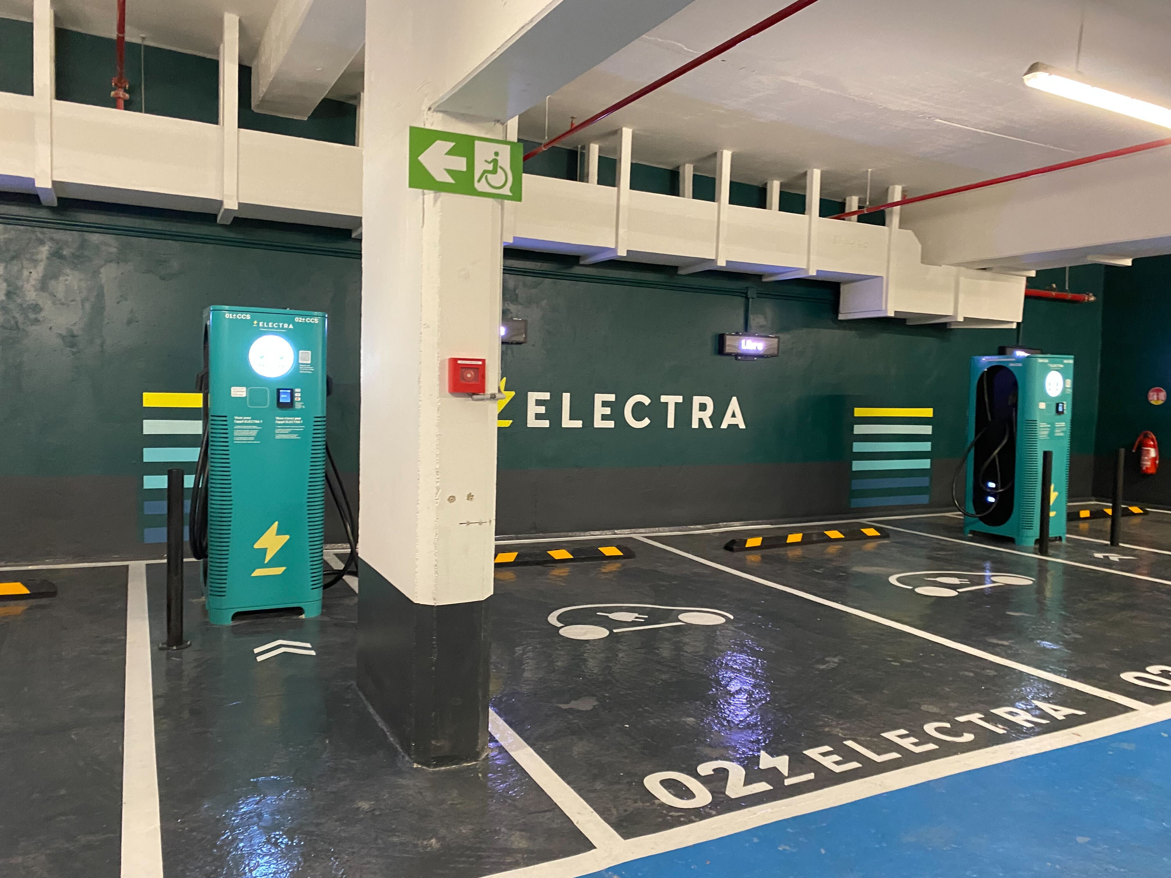 Foto 2 di Electra Charging Station