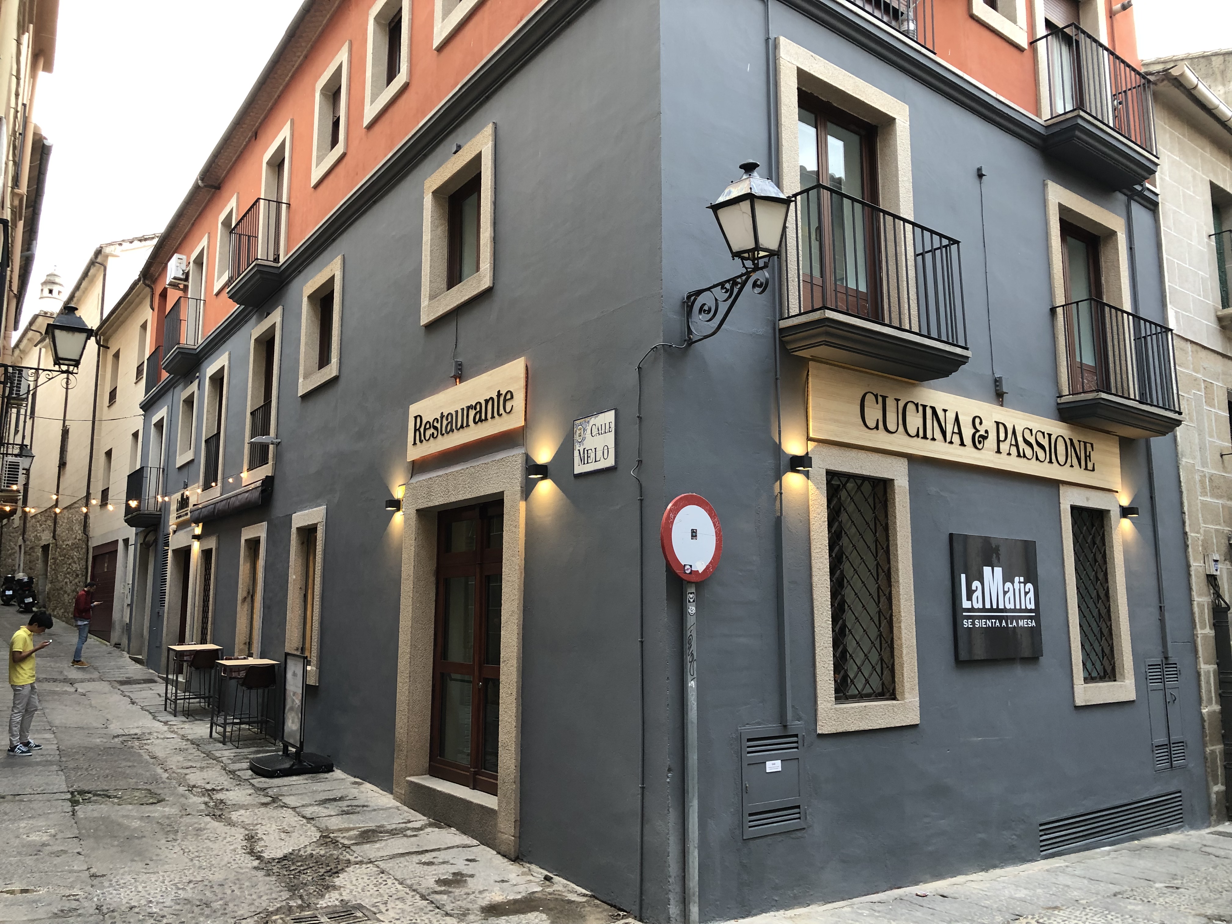 La Mafia se sienta a la mesa