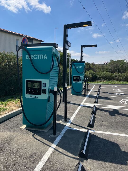 Foto 2 di Electra Charging Station