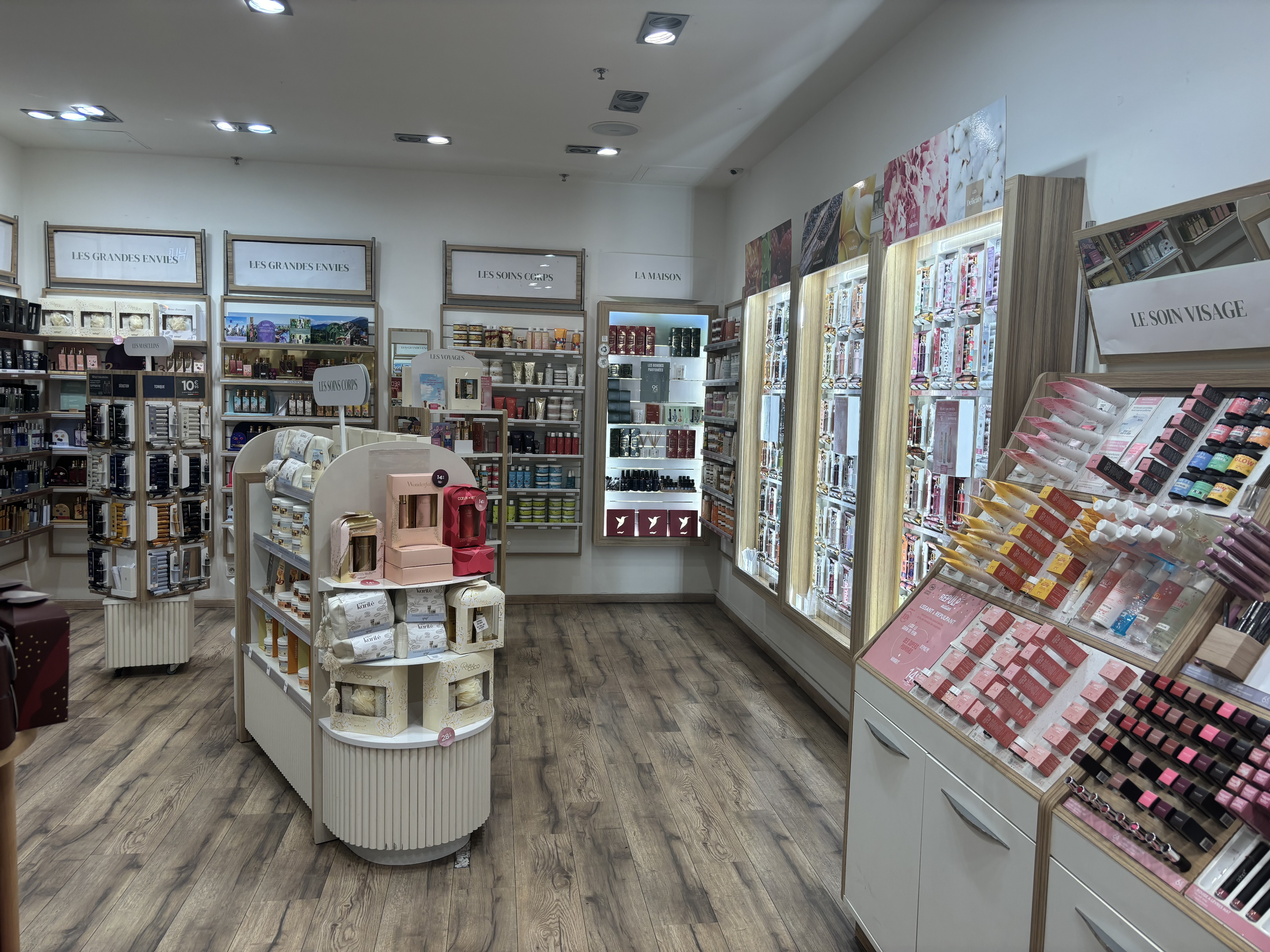 Foto 4 di Adopt Parfums