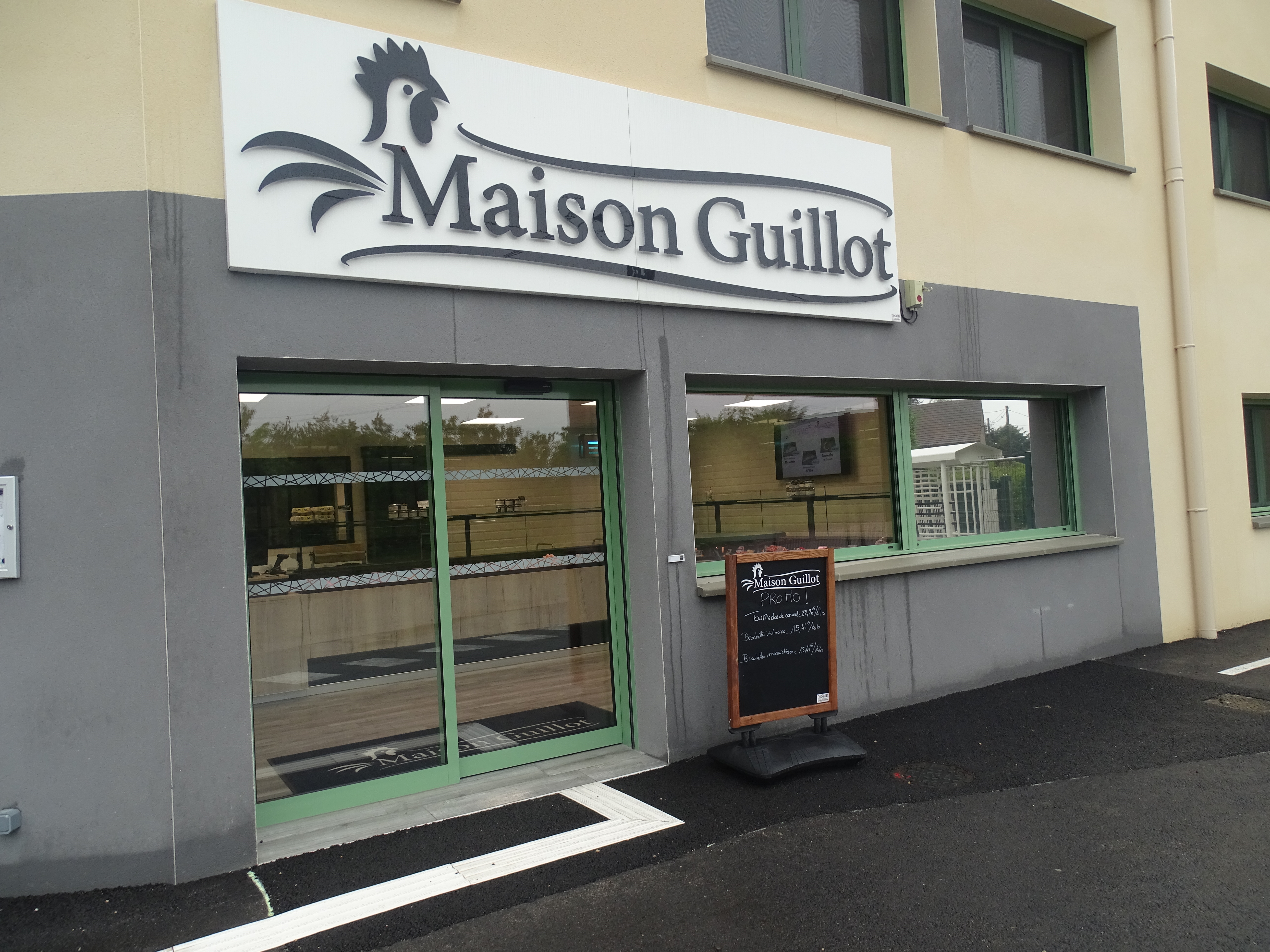 Foto 1 di MAISON GUILLOT