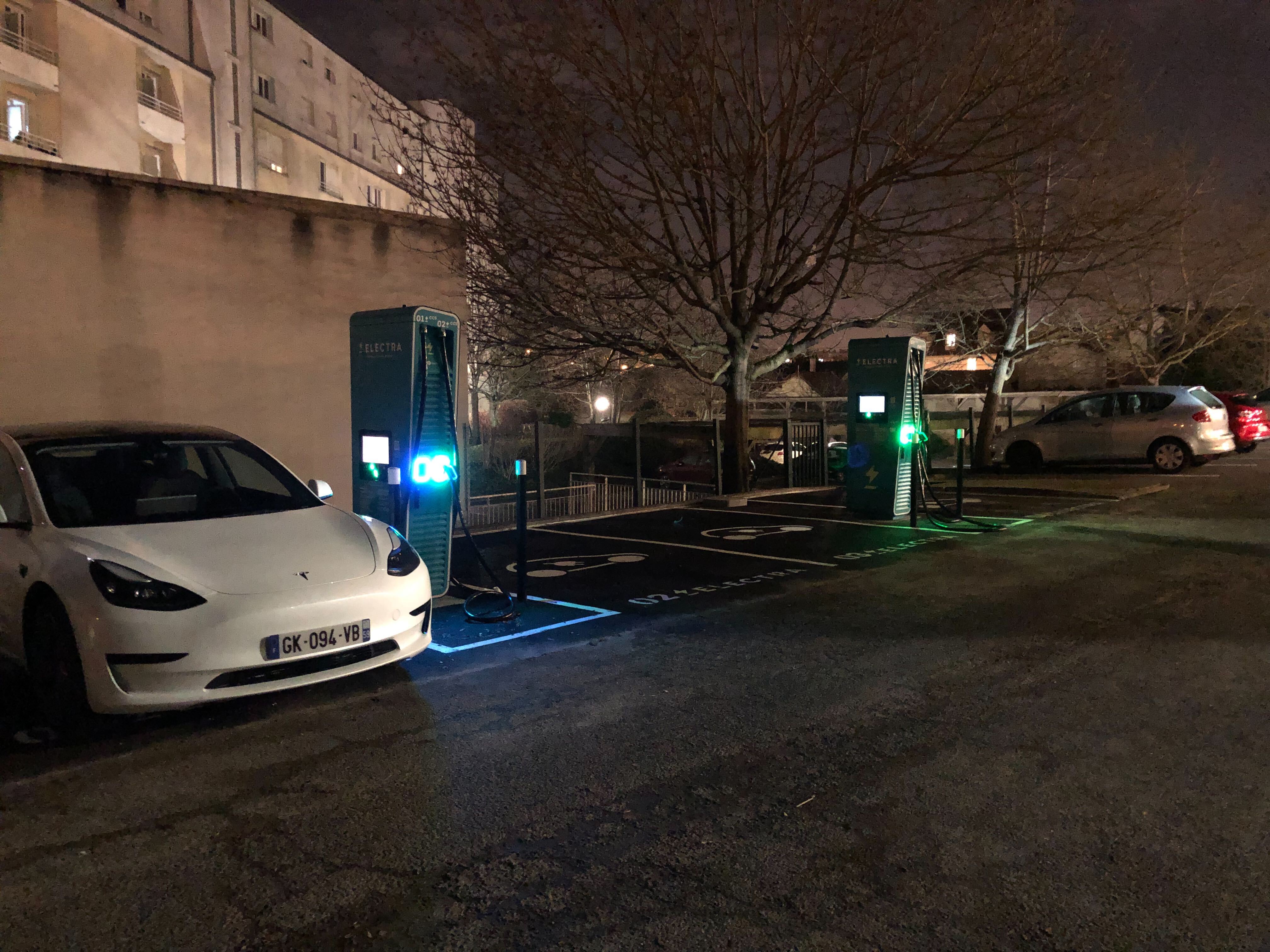 Foto 3 di Electra Charging Station